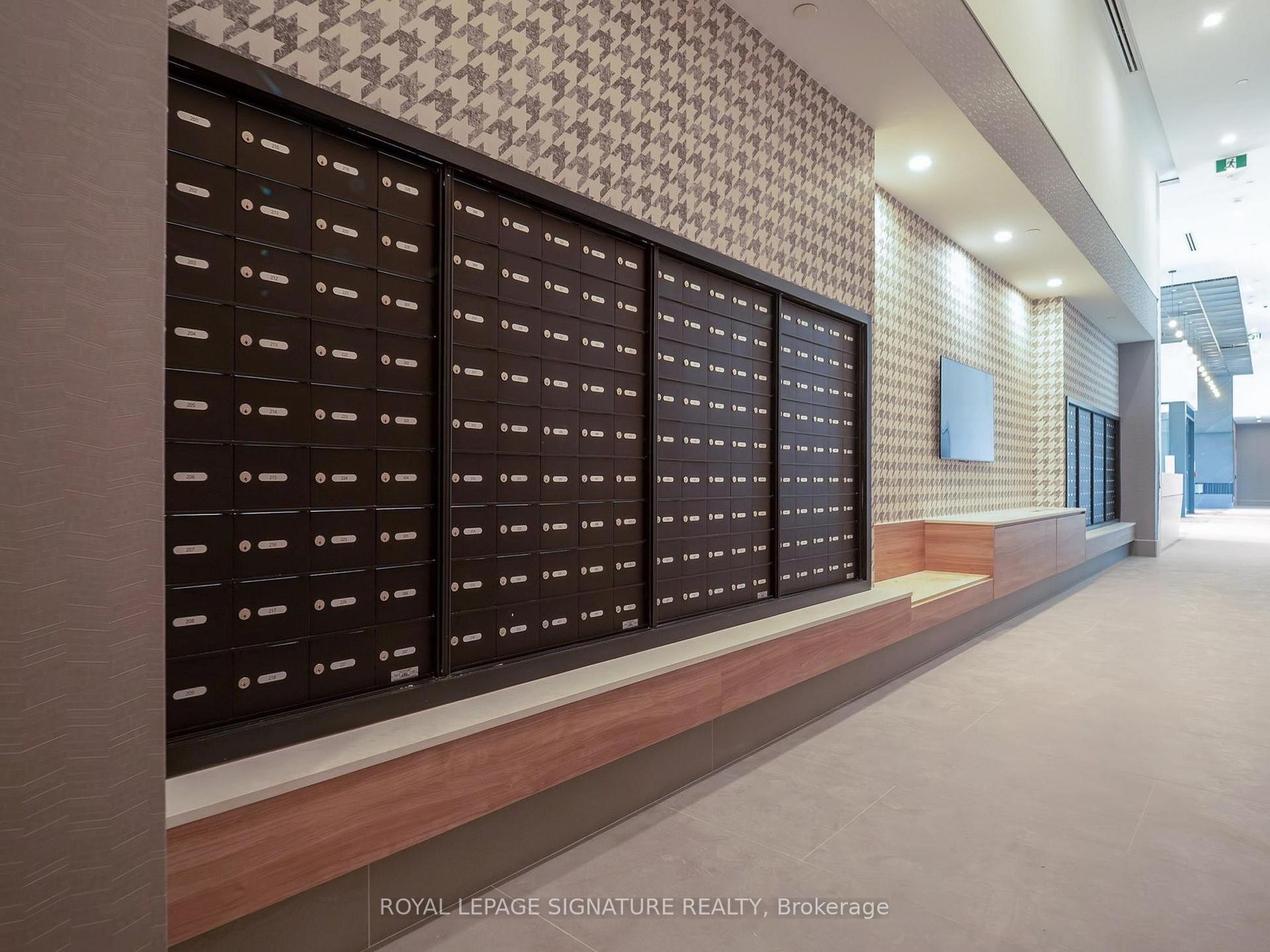 818-1007 The Queensway N/A, Toronto, ON - Indoor Photo Showing Other Room