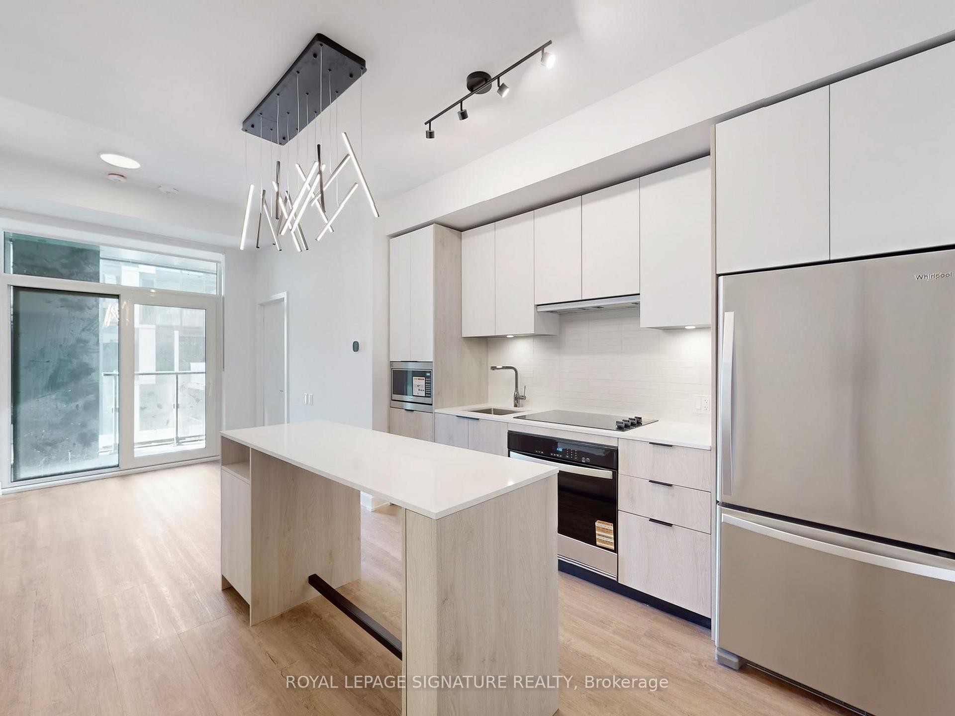 818-1007 The Queensway N/A, Toronto, ON - Indoor Photo Showing Kitchen With Upgraded Kitchen