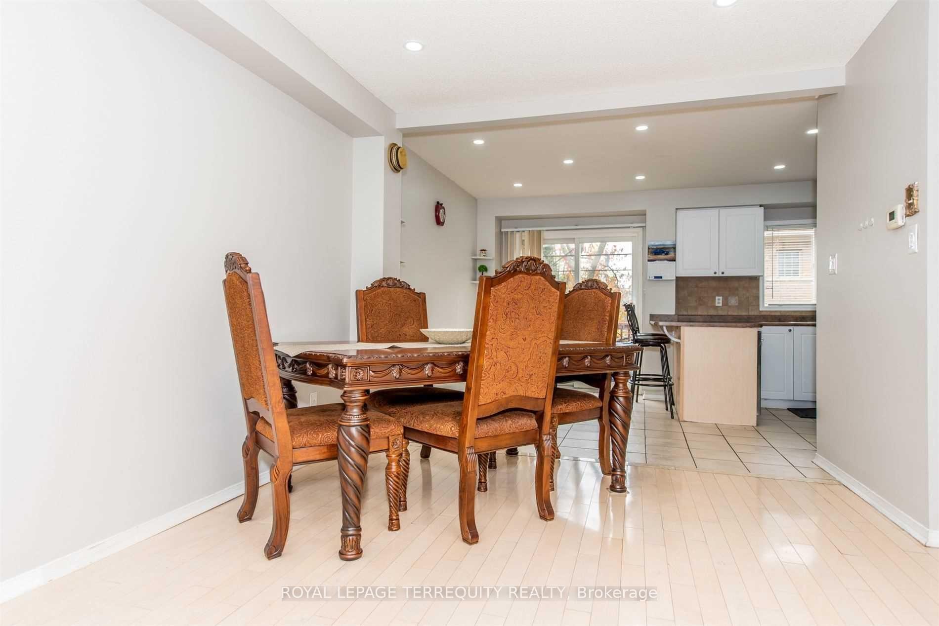 59-1480 Britannia Road W, Mississauga, ON - Indoor Photo Showing Dining Room