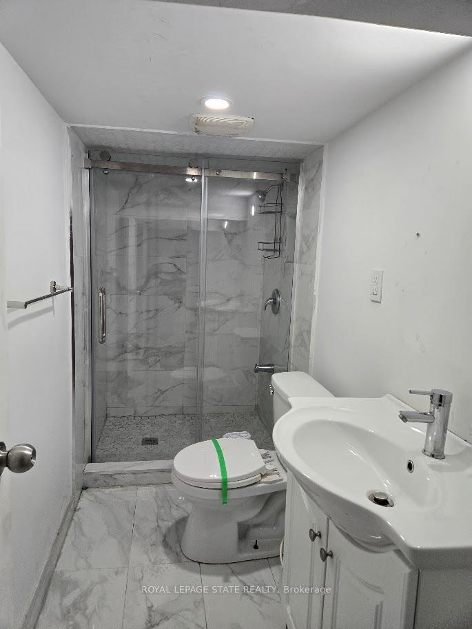 4352 Otter Street, Niagara Falls, ON - Indoor Photo Showing Bathroom