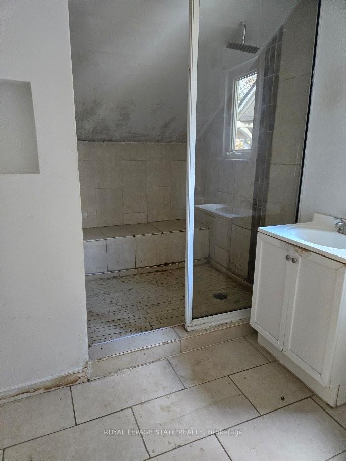 4352 Otter Street, Niagara Falls, ON - Indoor Photo Showing Bathroom