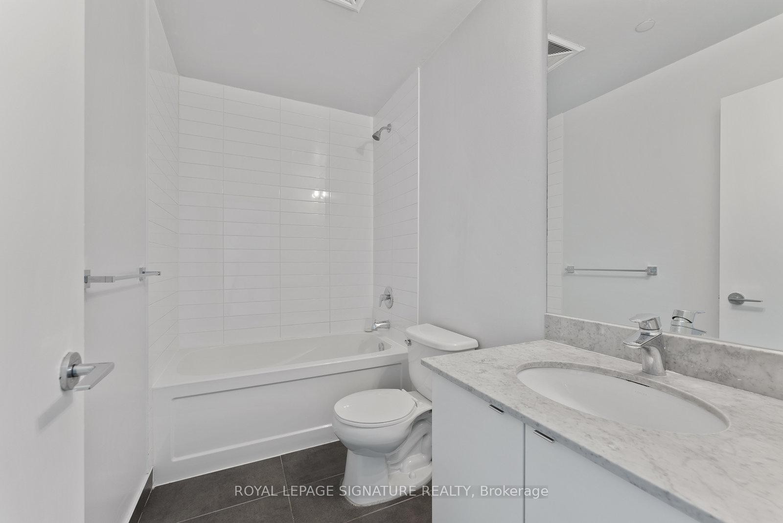 2307-150 East Liberty Street, Toronto, ON - Indoor Photo Showing Bathroom