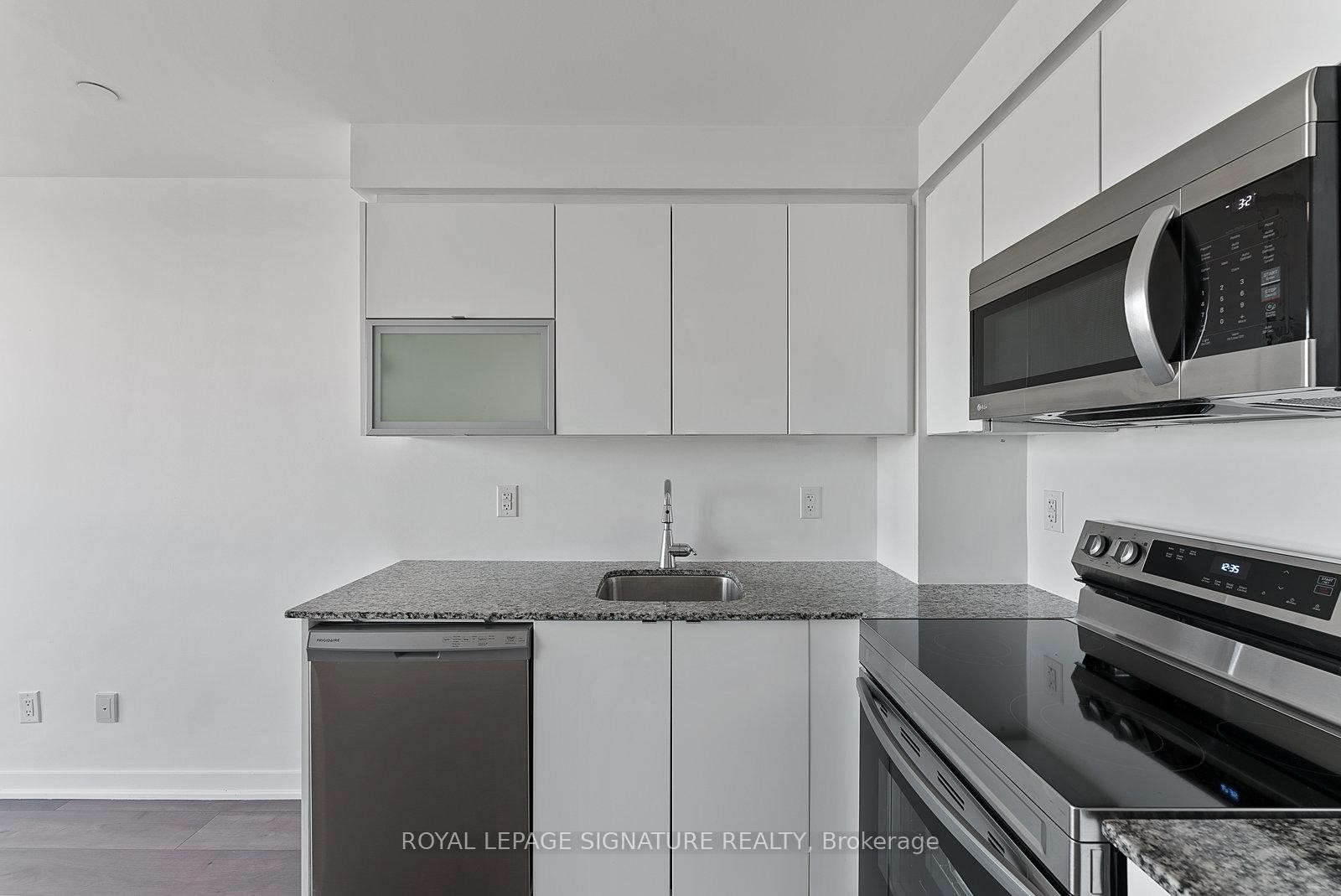 2307-150 East Liberty Street, Toronto, ON - Indoor Photo Showing Kitchen