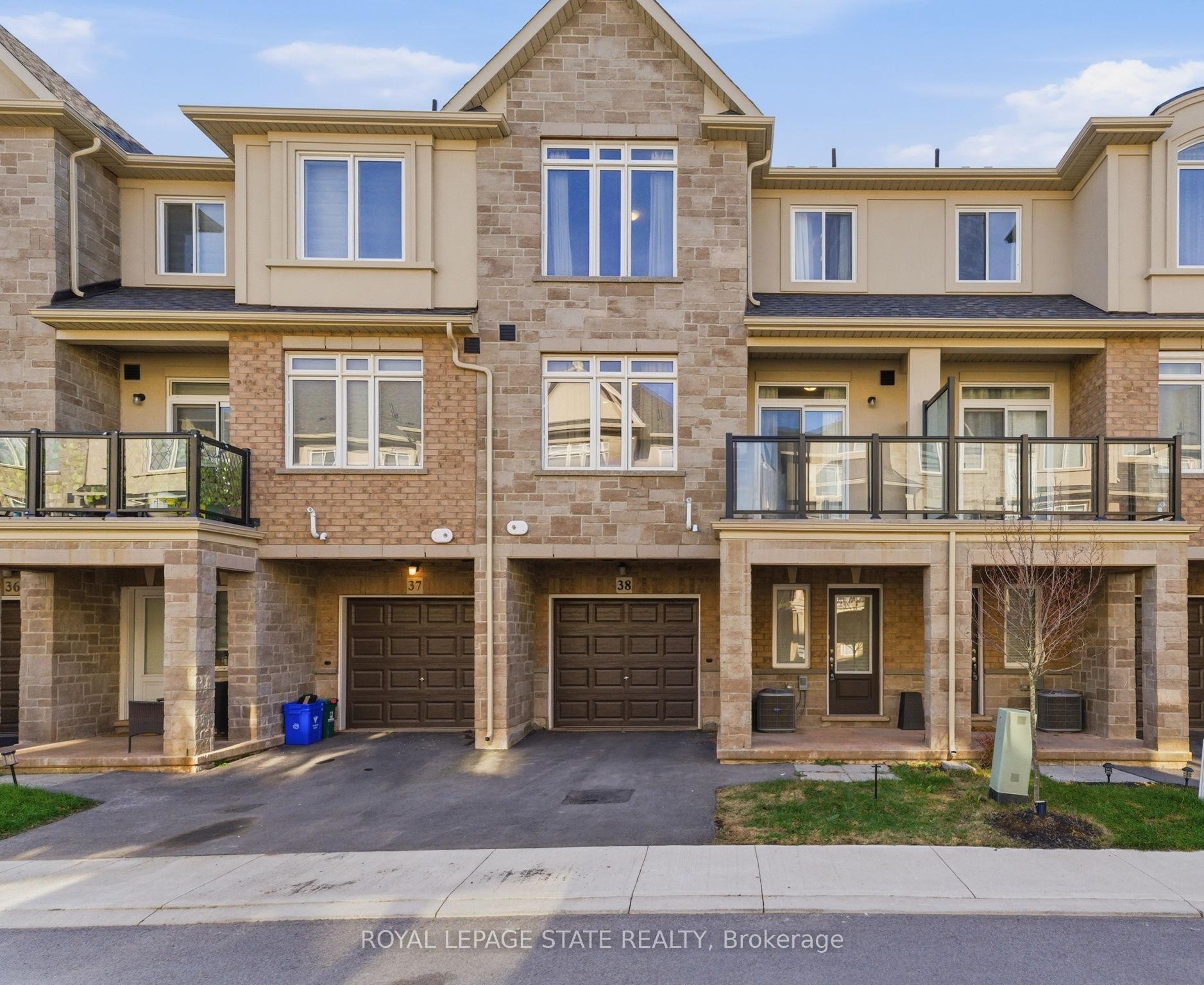 38-40 Zinfandel Drive, Hamilton, ON - Outdoor With Facade