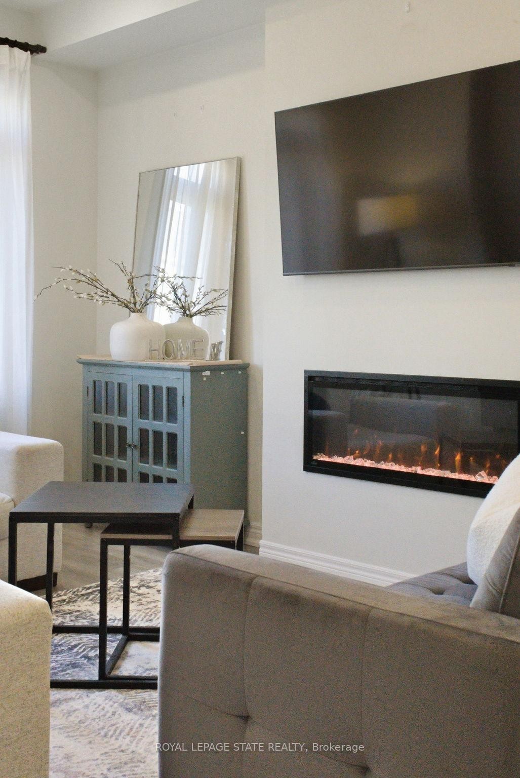 38-40 Zinfandel Drive, Hamilton, ON - Indoor Photo Showing Living Room With Fireplace