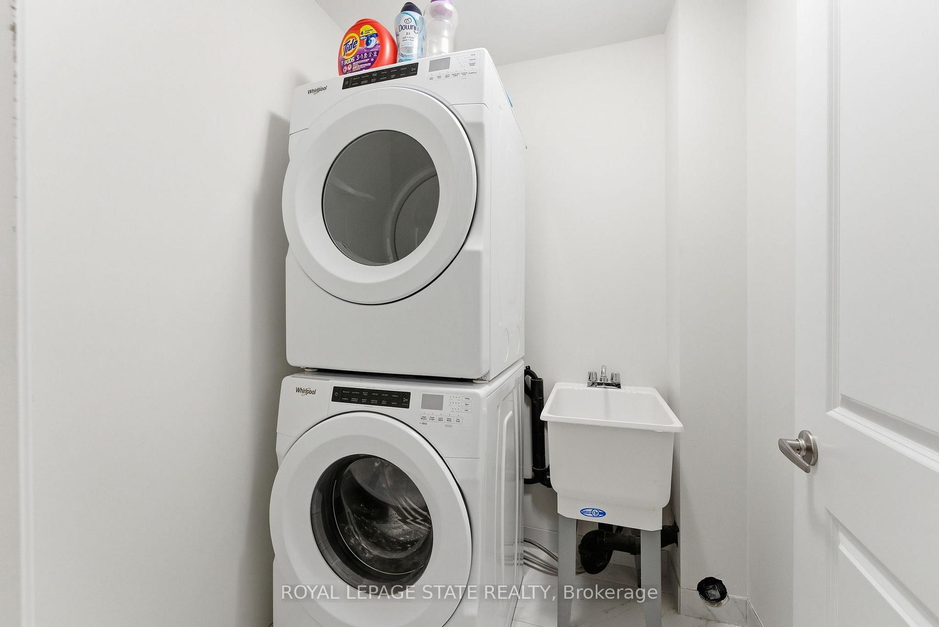 38-40 Zinfandel Drive, Hamilton, ON - Indoor Photo Showing Laundry Room