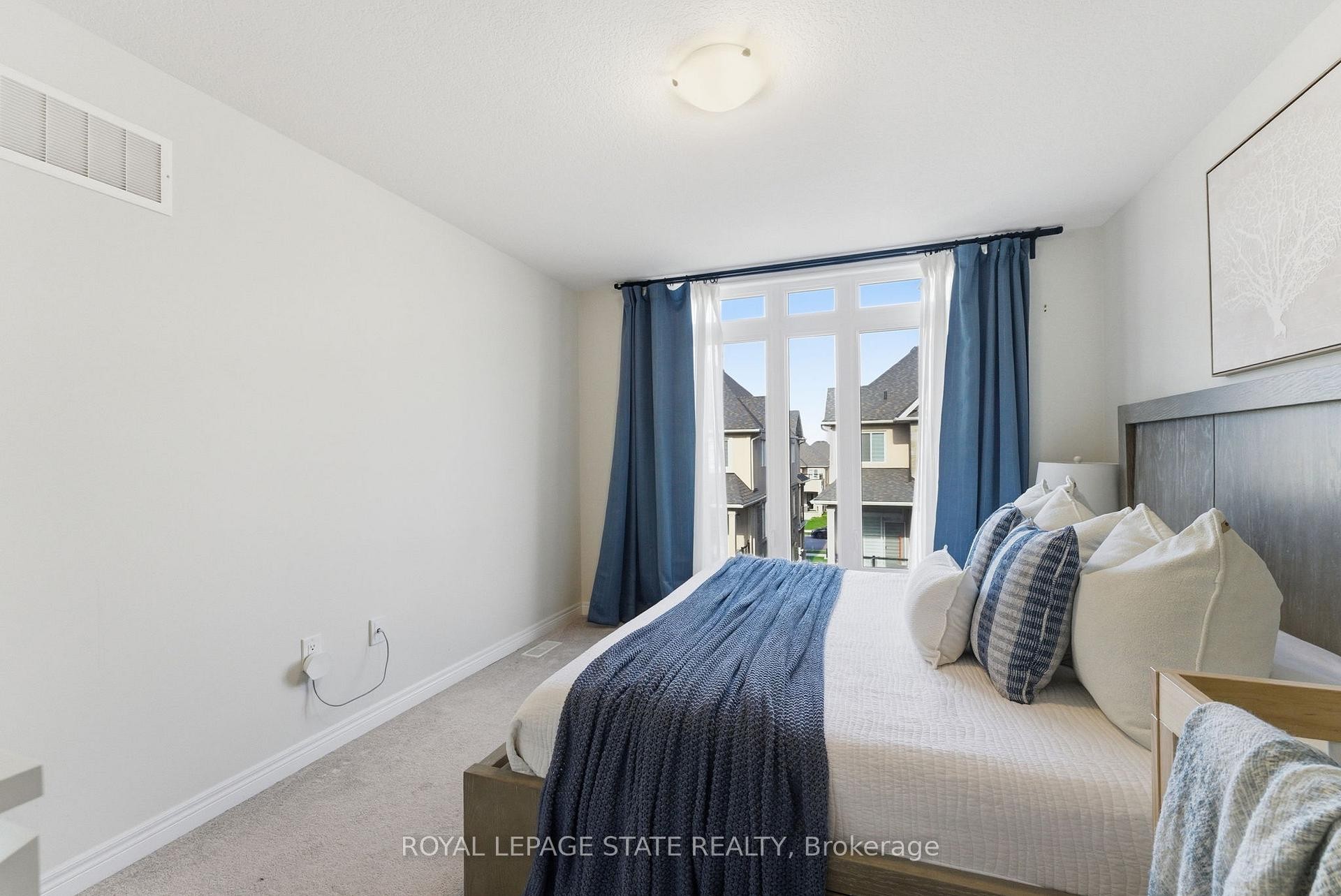 38-40 Zinfandel Drive, Hamilton, ON - Indoor Photo Showing Bedroom