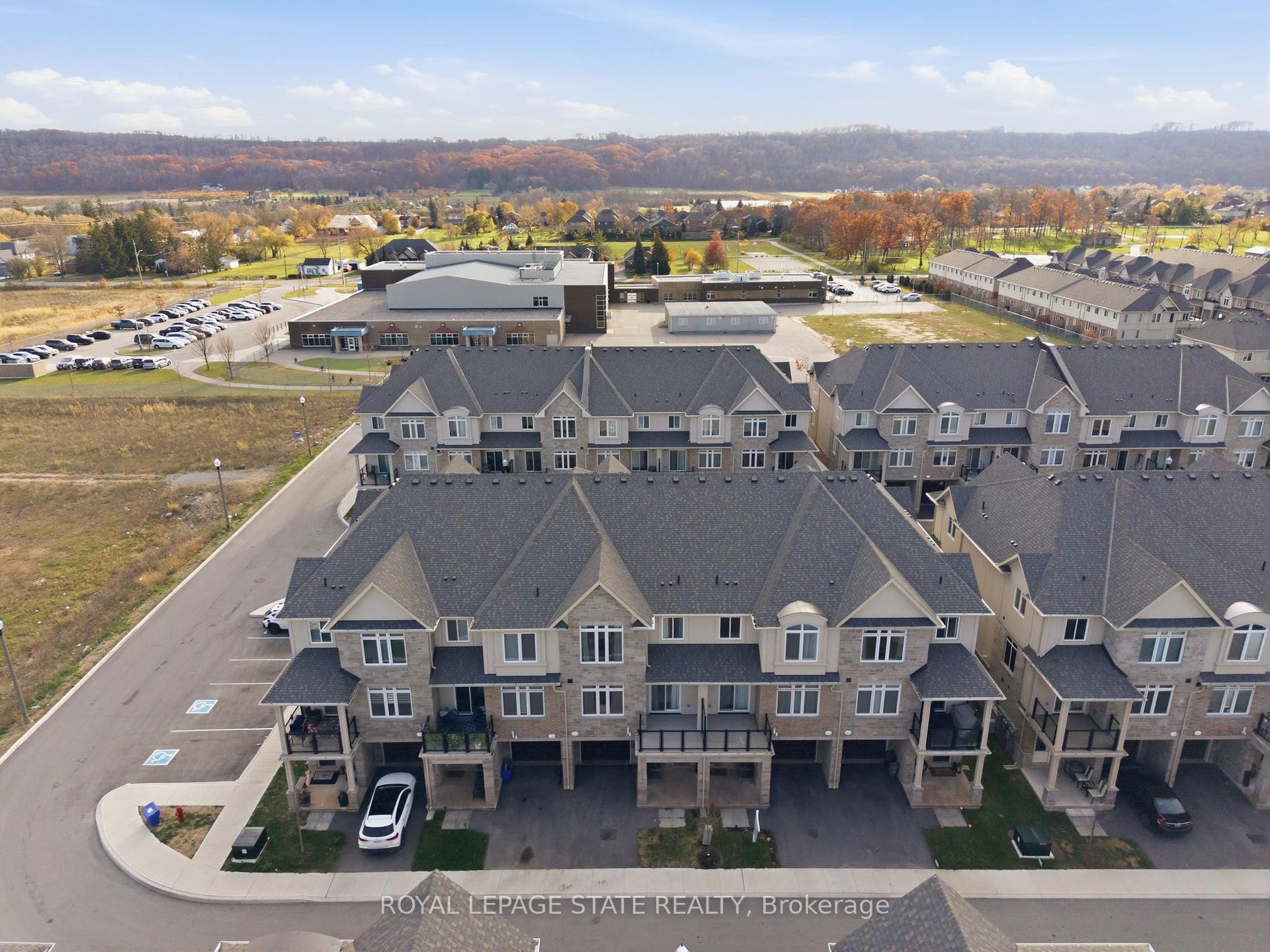 38-40 Zinfandel Drive, Hamilton, ON - Outdoor With View