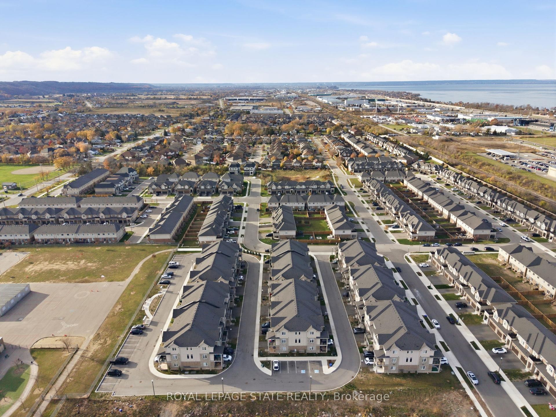 38-40 Zinfandel Drive, Hamilton, ON - Outdoor With View