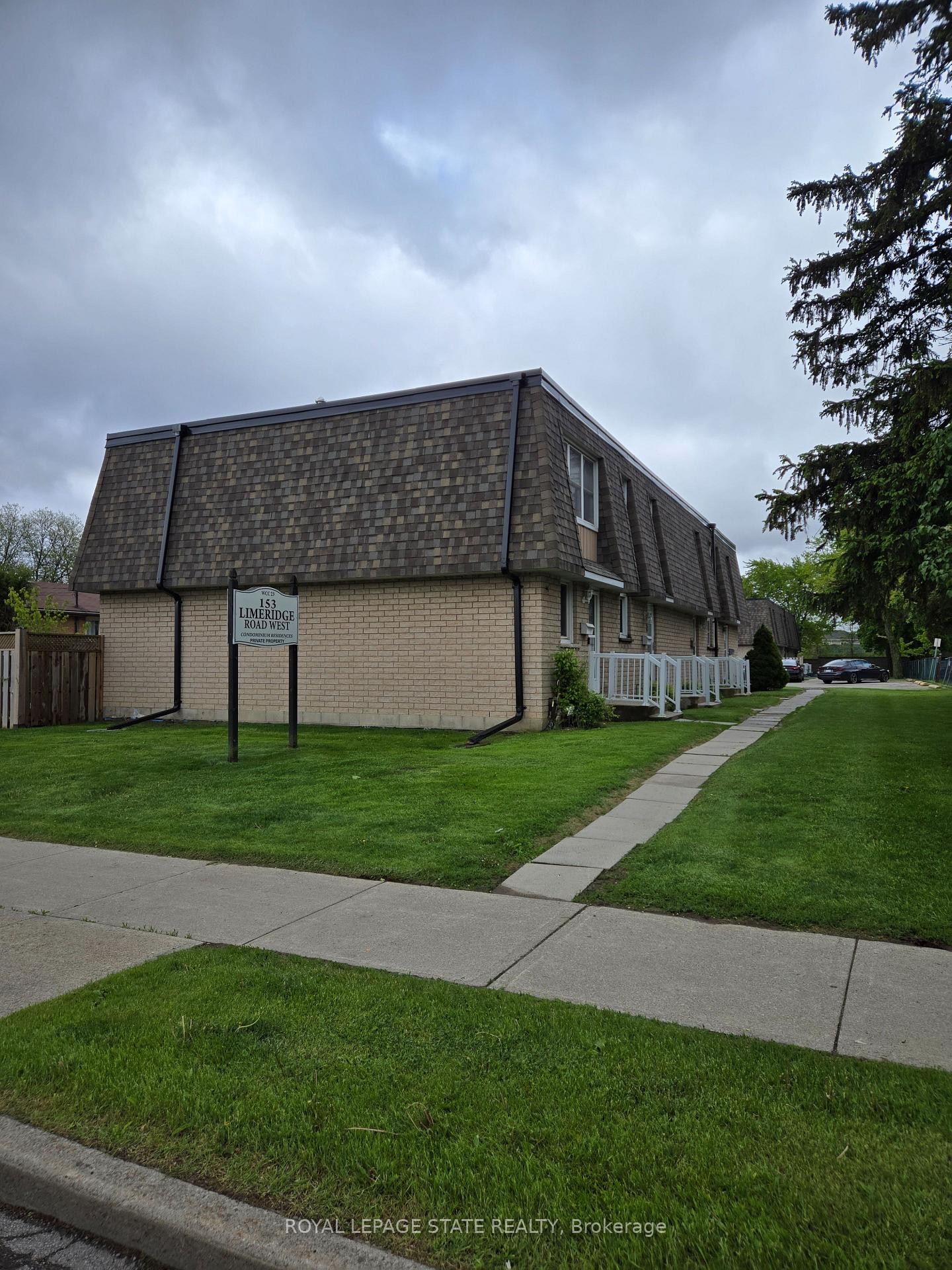 4-153 Limeridge Road W, Hamilton, ON - Outdoor