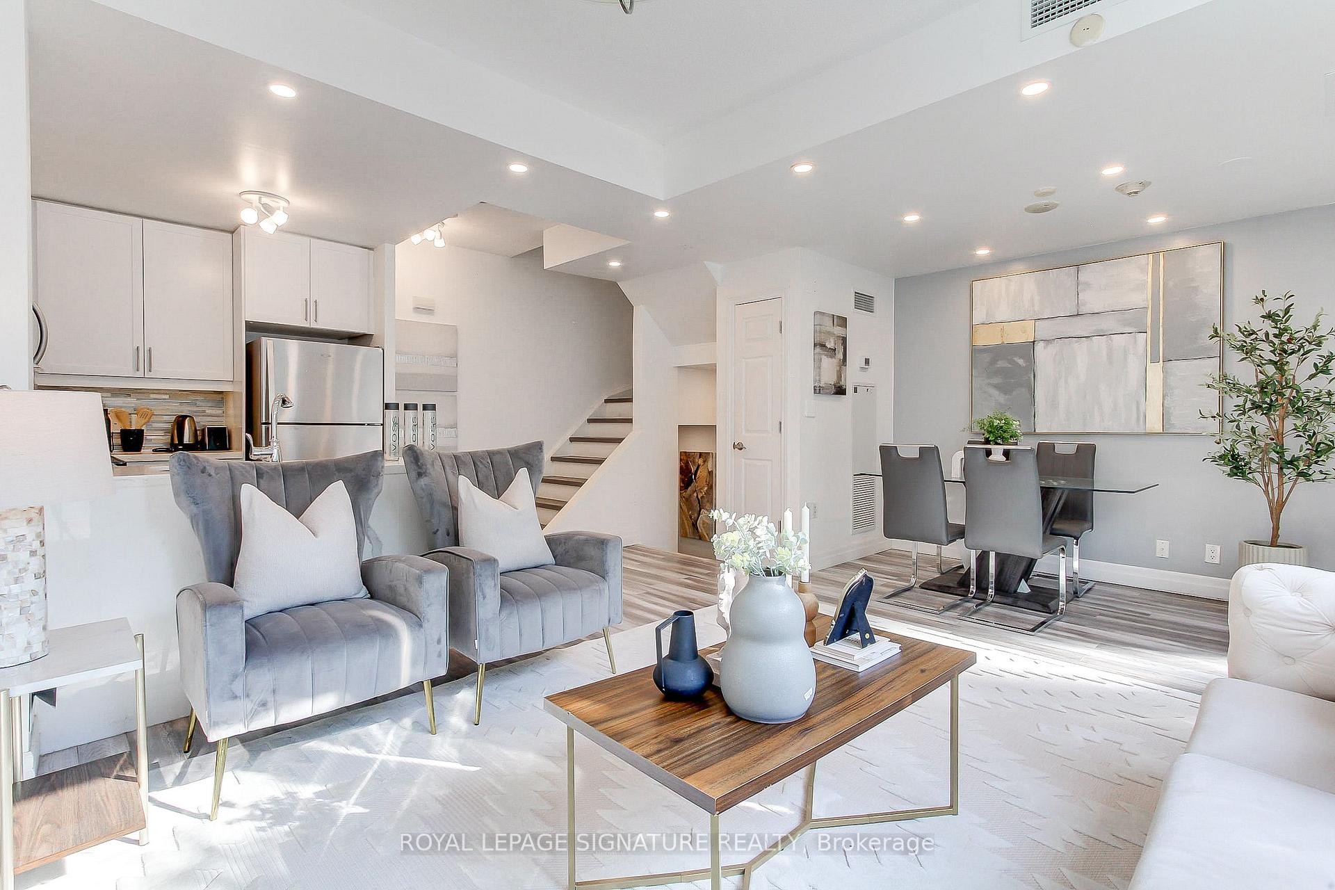 Th-104-90 Absolute Avenue, Mississauga, ON - Indoor Photo Showing Living Room