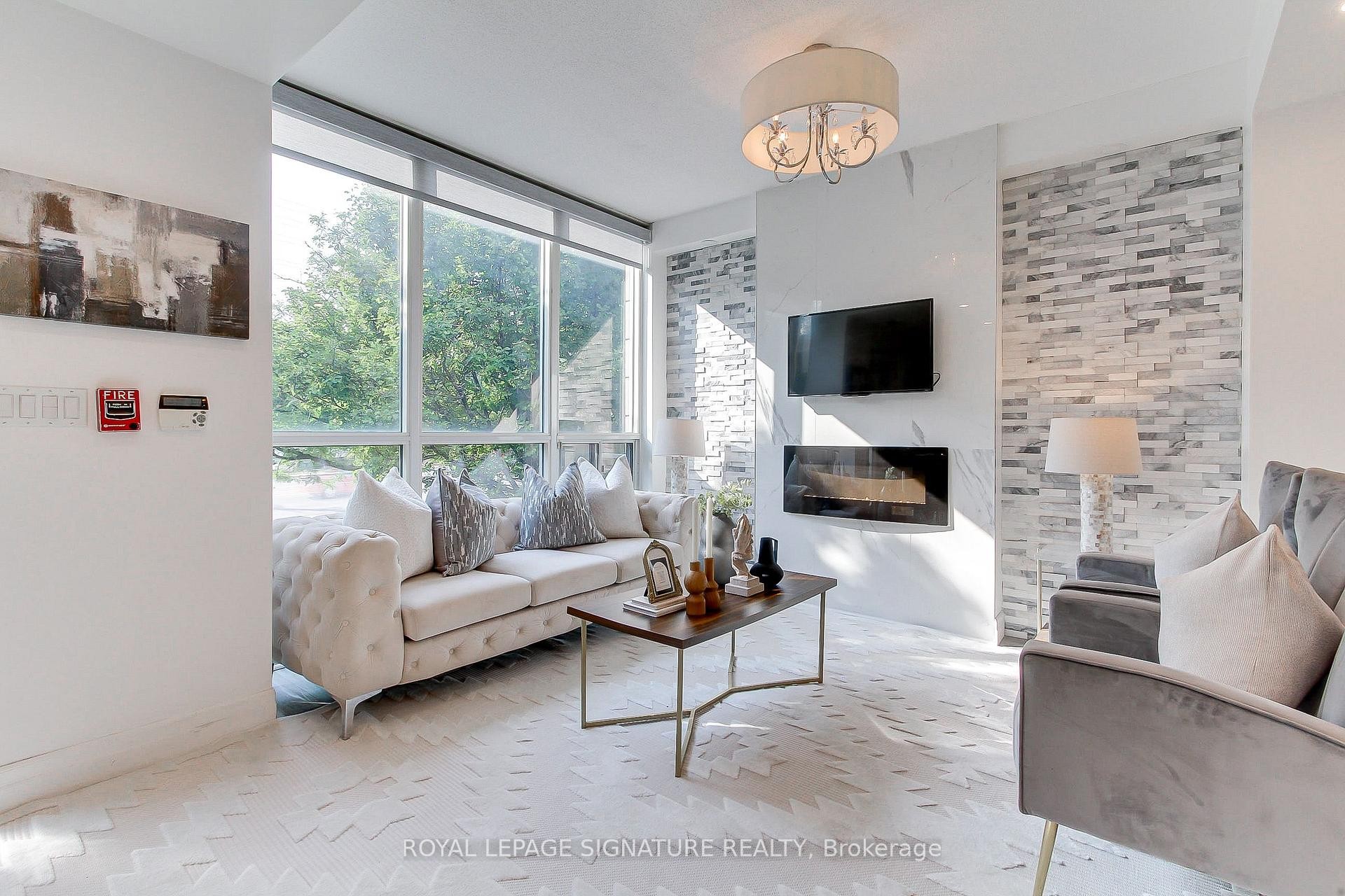 Th-104-90 Absolute Avenue, Mississauga, ON - Indoor Photo Showing Living Room With Fireplace