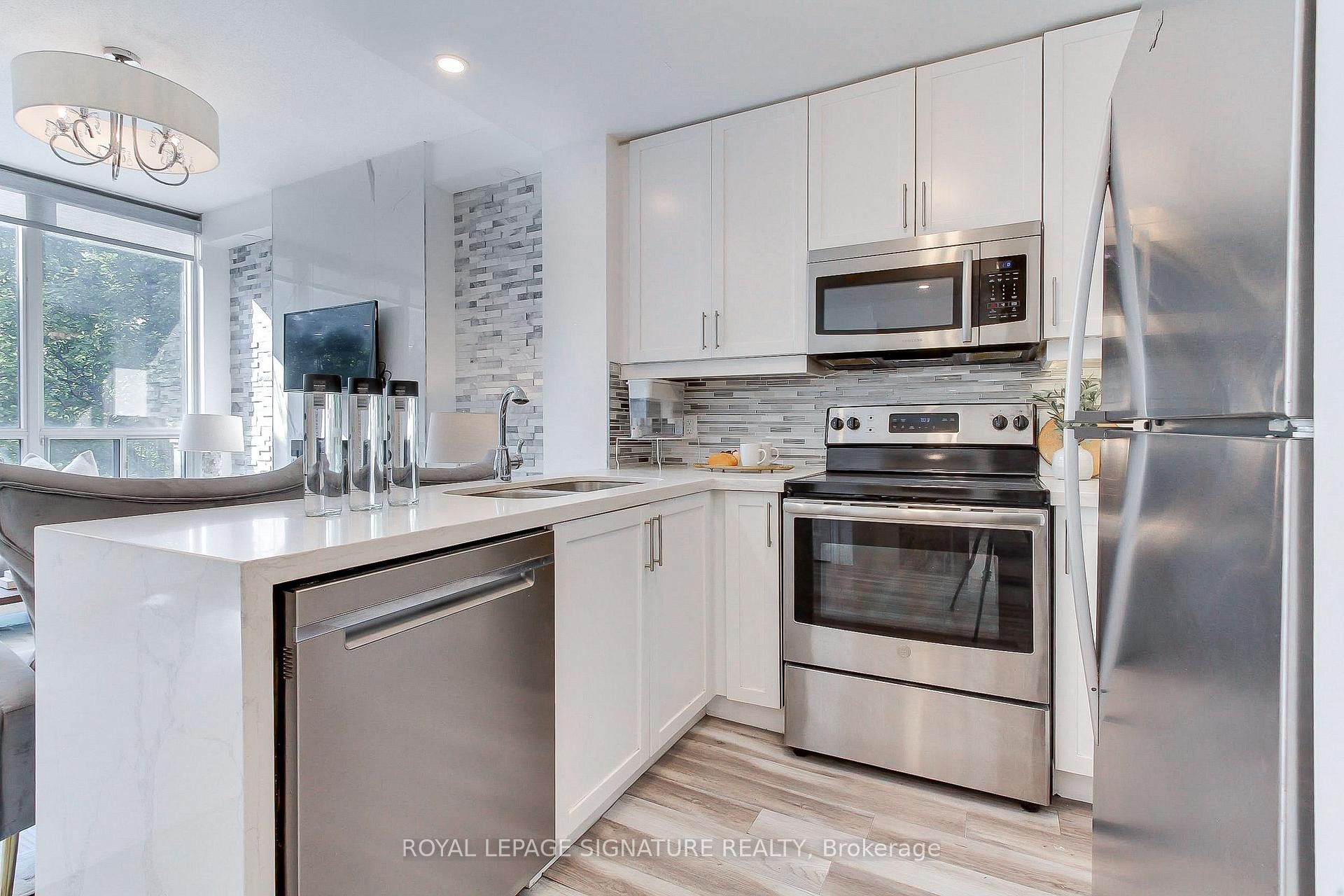 Th-104-90 Absolute Avenue, Mississauga, ON - Indoor Photo Showing Kitchen With Stainless Steel Kitchen