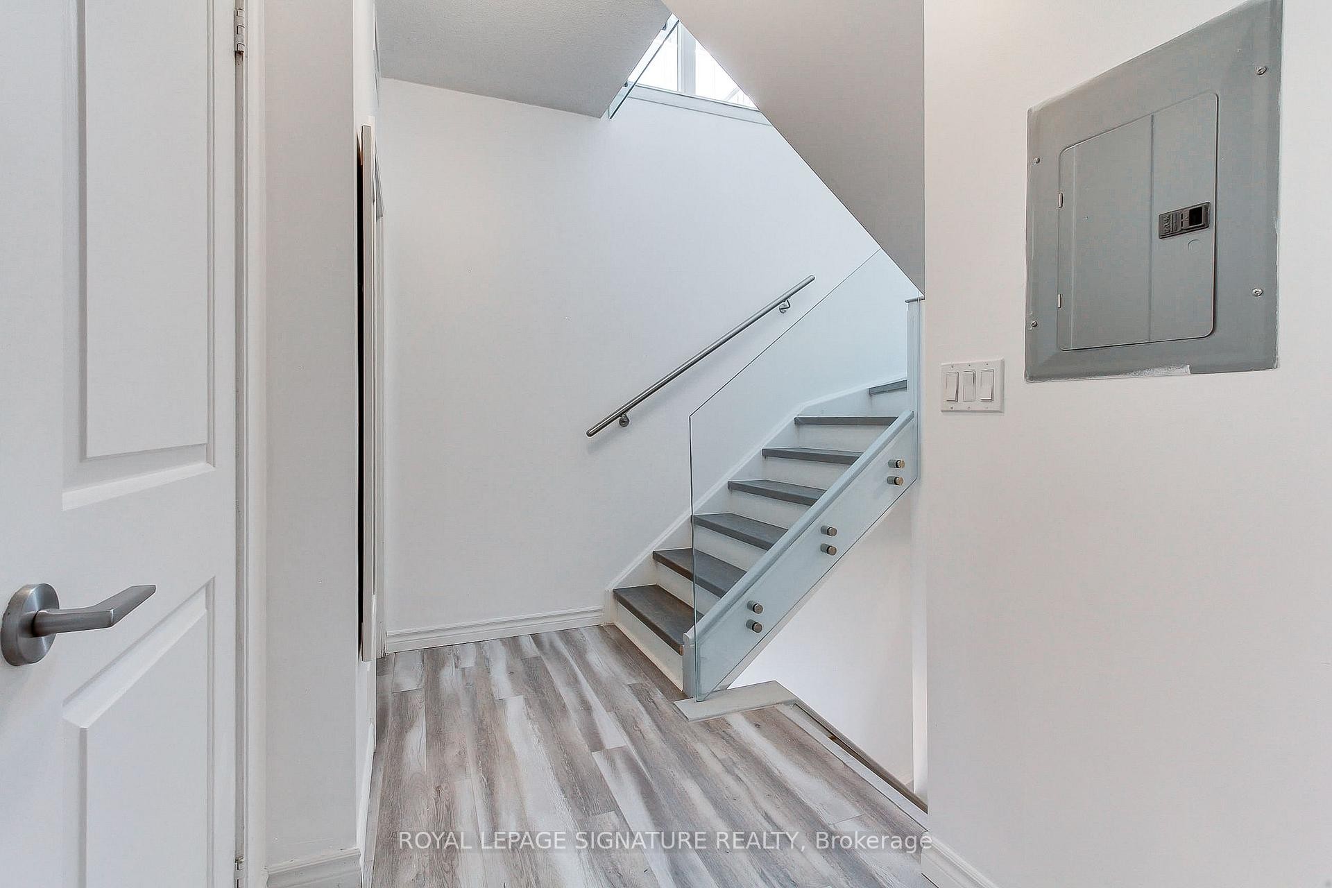 Th-104-90 Absolute Avenue, Mississauga, ON - Indoor Photo Showing Other Room