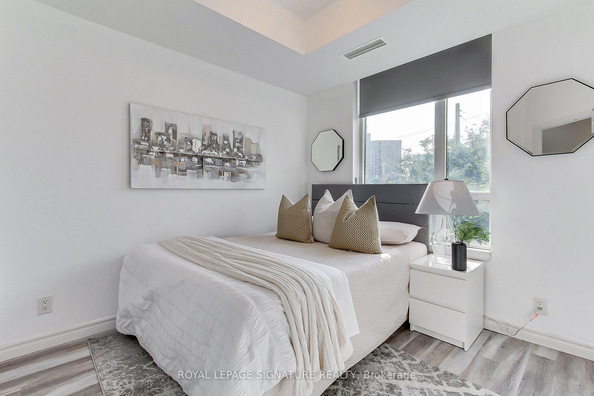 Th-104-90 Absolute Avenue, Mississauga, ON - Indoor Photo Showing Bedroom