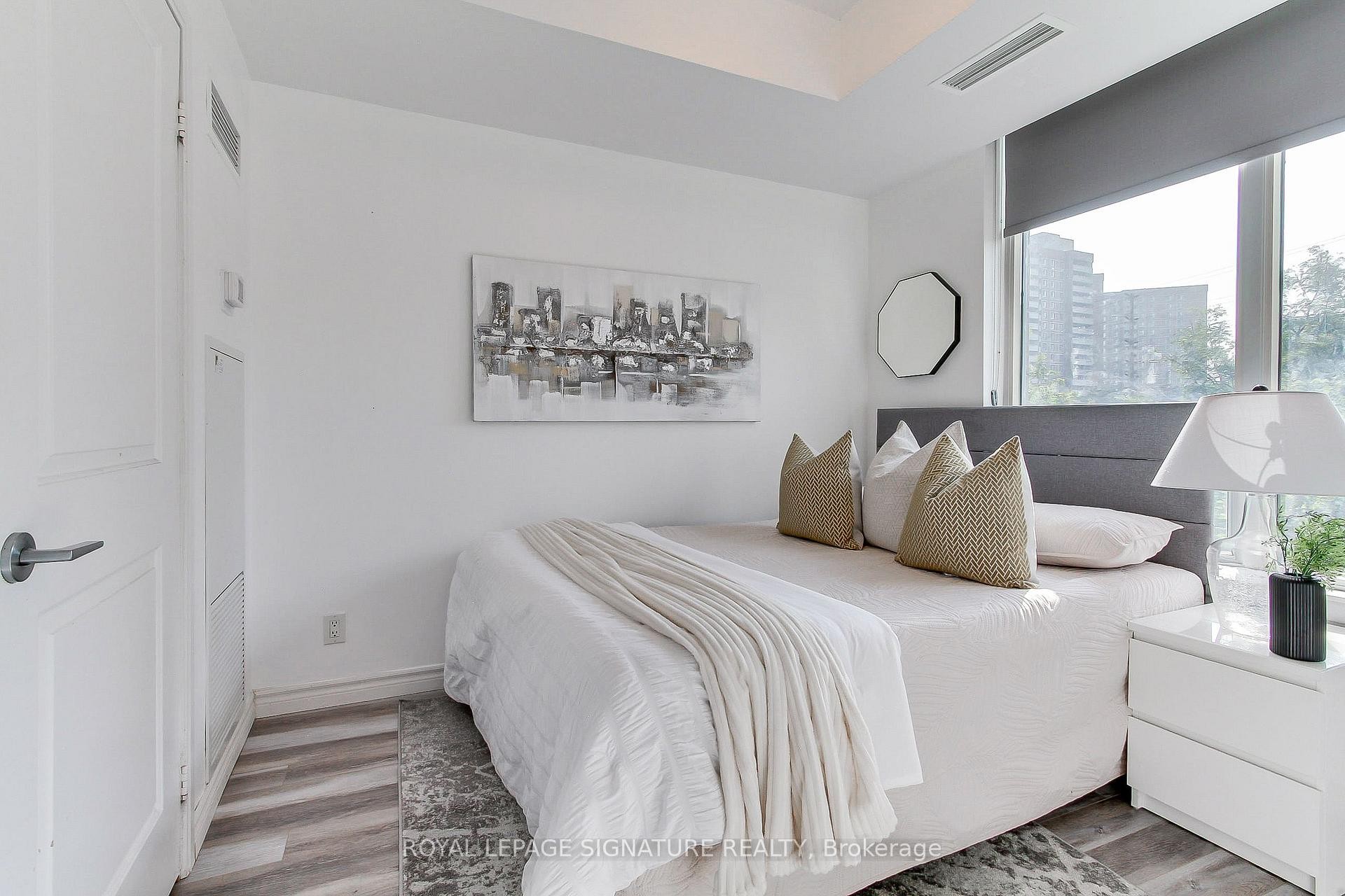 Th-104-90 Absolute Avenue, Mississauga, ON - Indoor Photo Showing Bedroom