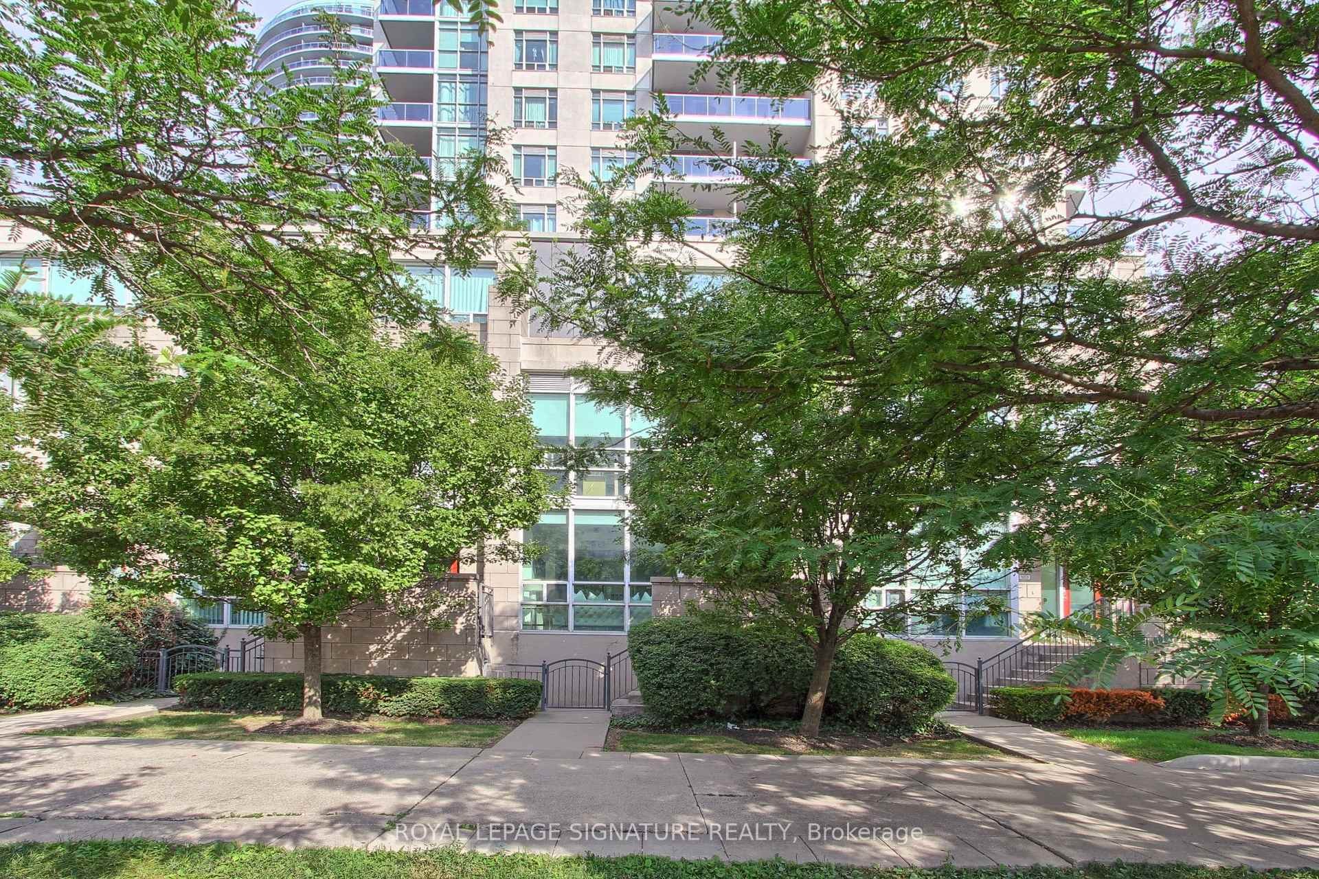 Th-104-90 Absolute Avenue, Mississauga, ON - Outdoor