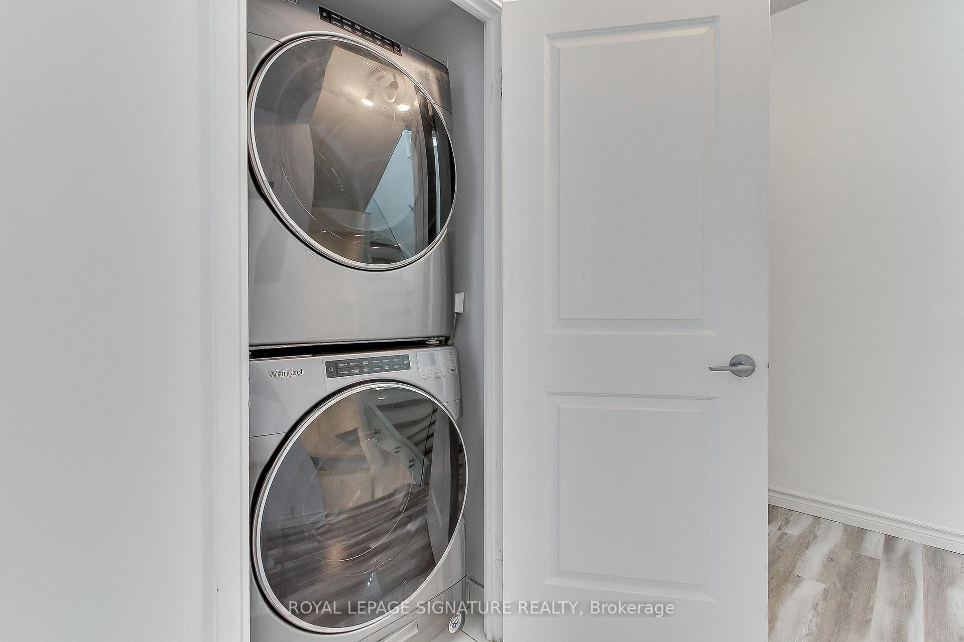 Th-104-90 Absolute Avenue, Mississauga, ON - Indoor Photo Showing Laundry Room