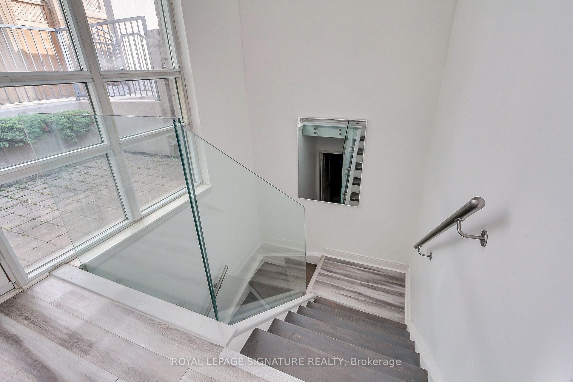 Th-104-90 Absolute Avenue, Mississauga, ON - Indoor Photo Showing Other Room