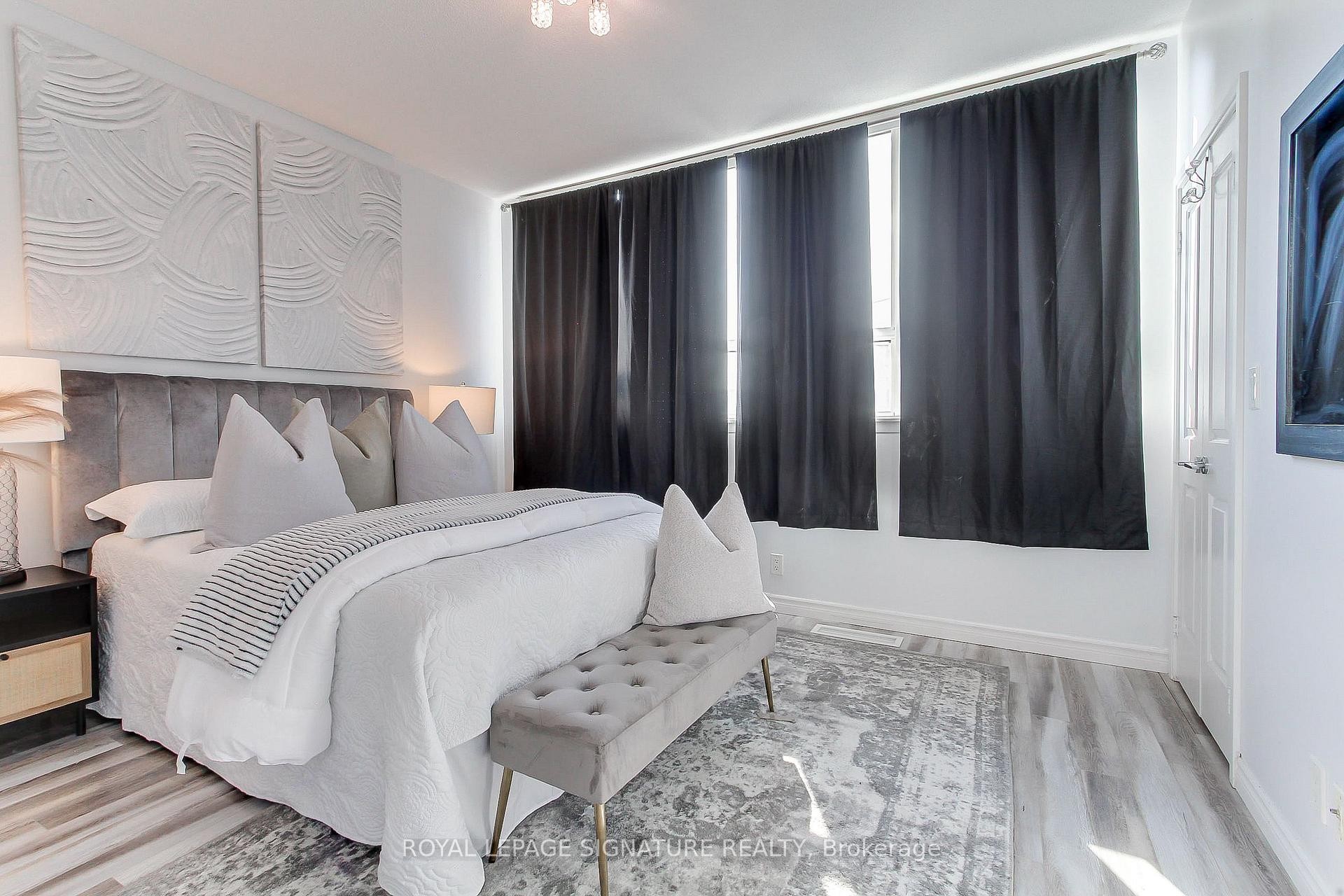 Th-104-90 Absolute Avenue, Mississauga, ON - Indoor Photo Showing Bedroom