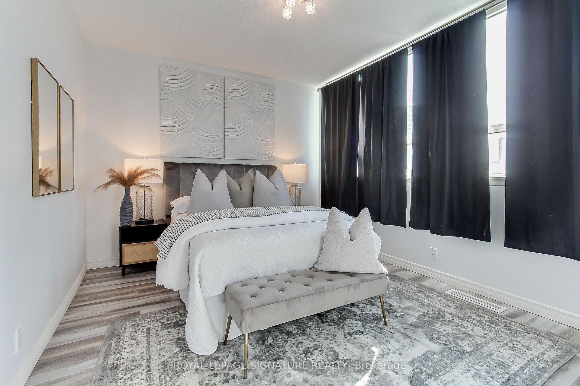 Th-104-90 Absolute Avenue, Mississauga, ON - Indoor Photo Showing Bedroom