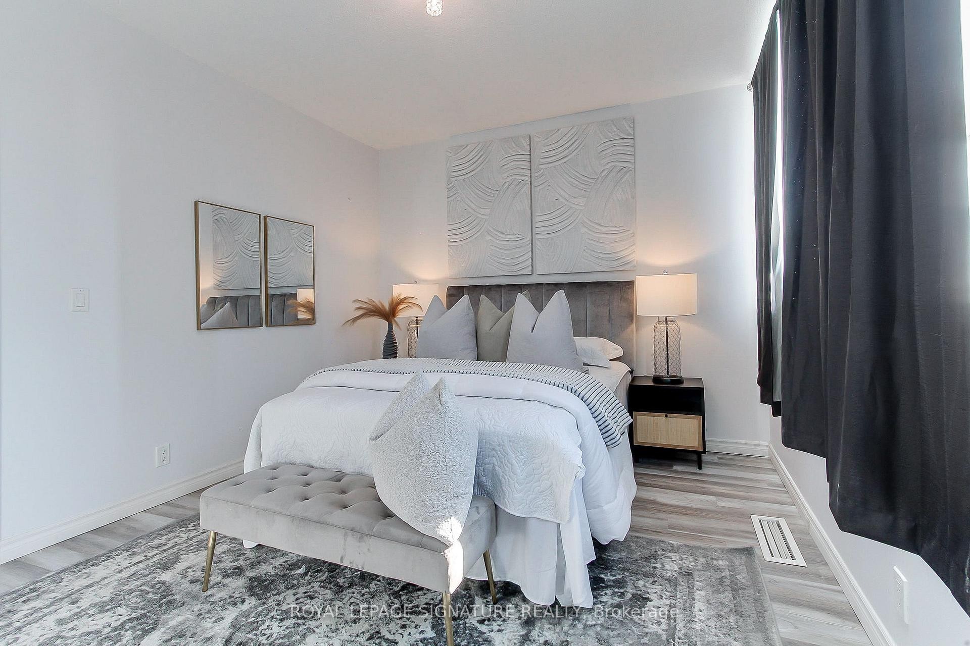 Th-104-90 Absolute Avenue, Mississauga, ON - Indoor Photo Showing Bedroom