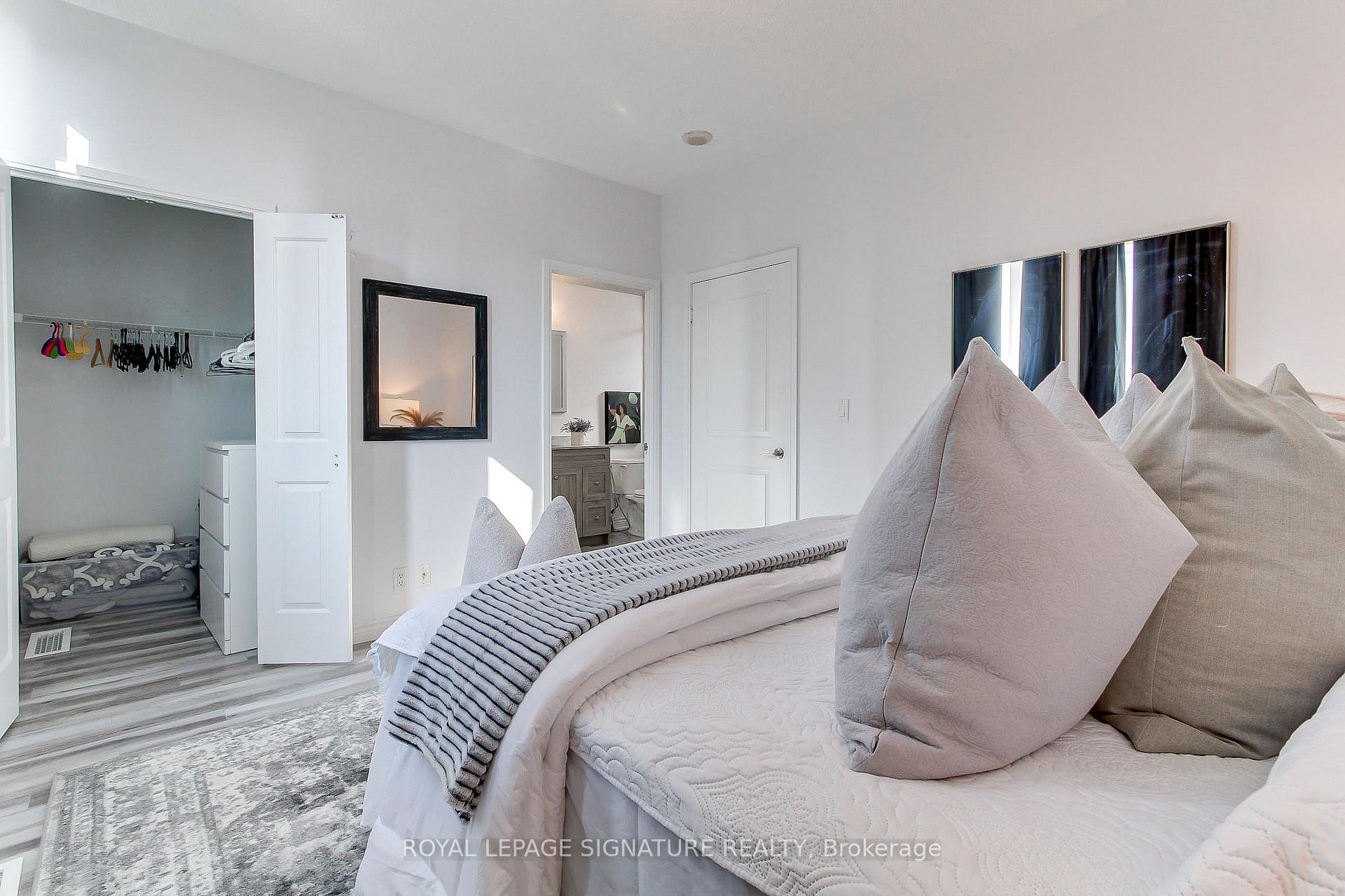 Th-104-90 Absolute Avenue, Mississauga, ON - Indoor Photo Showing Bedroom