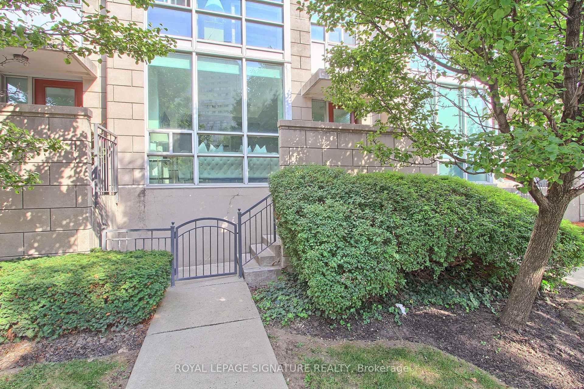 Th-104-90 Absolute Avenue, Mississauga, ON - Outdoor