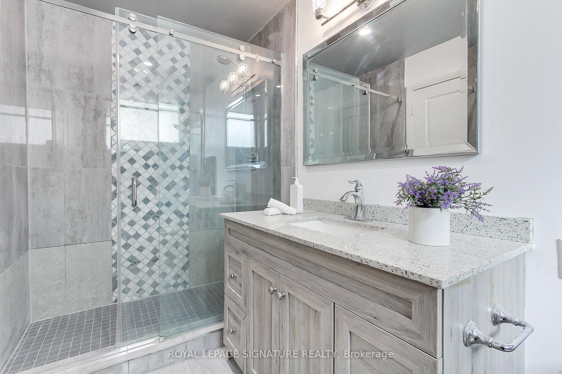 Th-104-90 Absolute Avenue, Mississauga, ON - Indoor Photo Showing Bathroom
