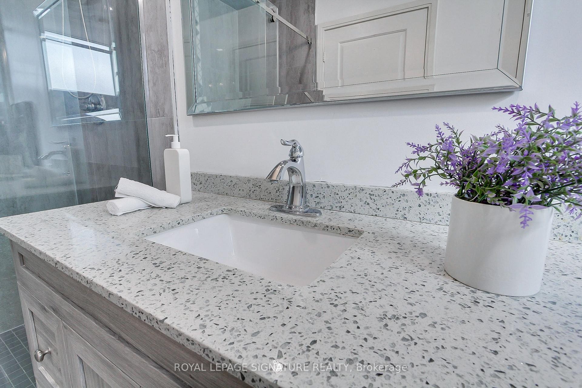 Th-104-90 Absolute Avenue, Mississauga, ON - Indoor Photo Showing Bathroom