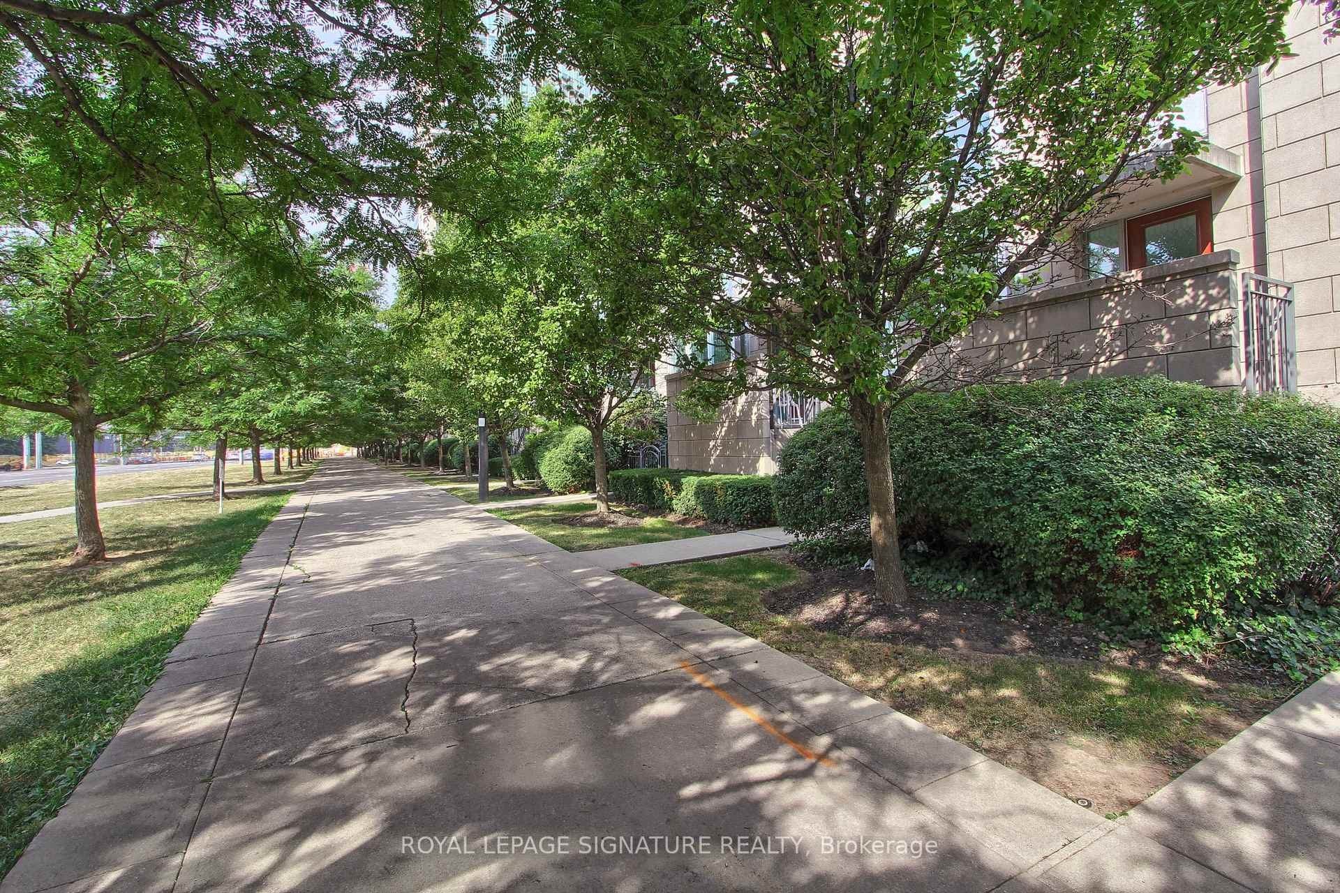 Th-104-90 Absolute Avenue, Mississauga, ON - Outdoor