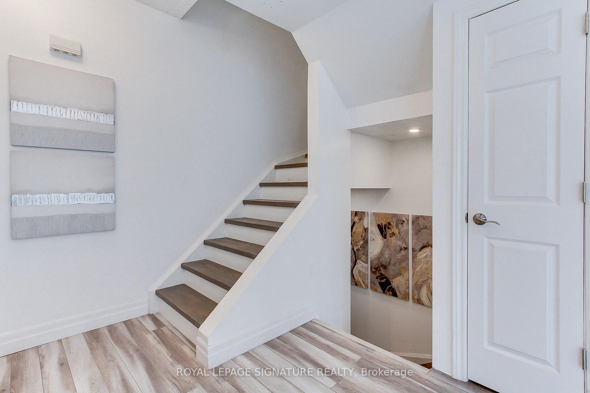 Th-104-90 Absolute Avenue, Mississauga, ON - Indoor Photo Showing Other Room