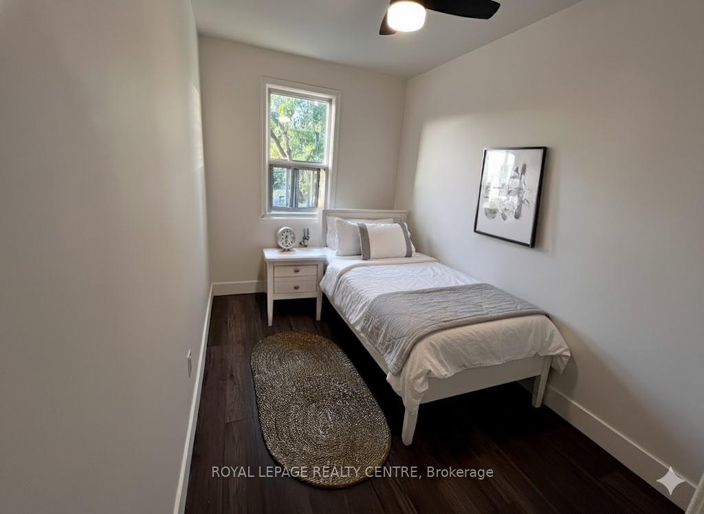 1-3351 Lake Shore Boulevard W, Toronto, ON - Indoor Photo Showing Bedroom