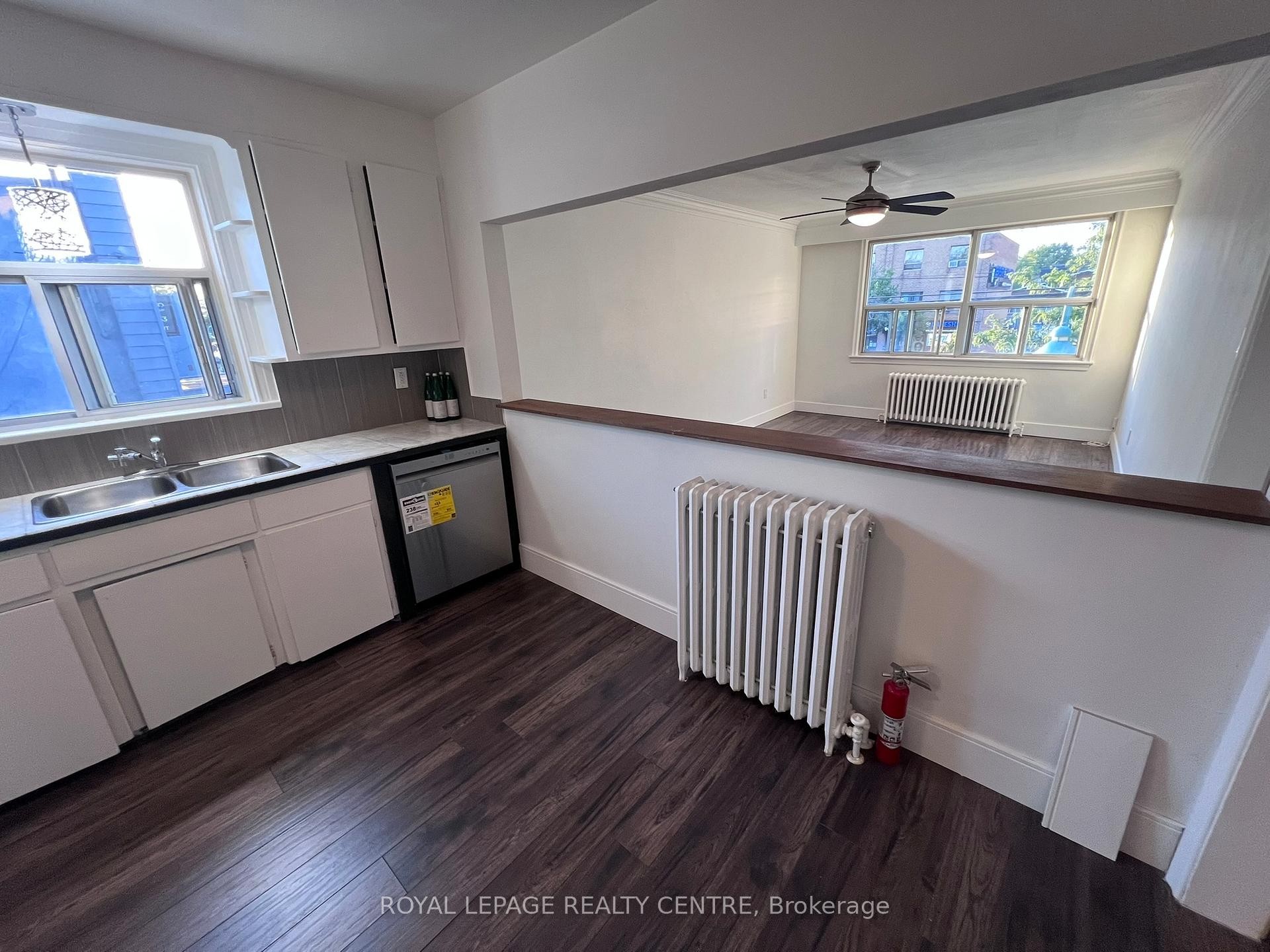 1-3351 Lake Shore Boulevard W, Toronto, ON - Indoor Photo Showing Kitchen With Double Sink