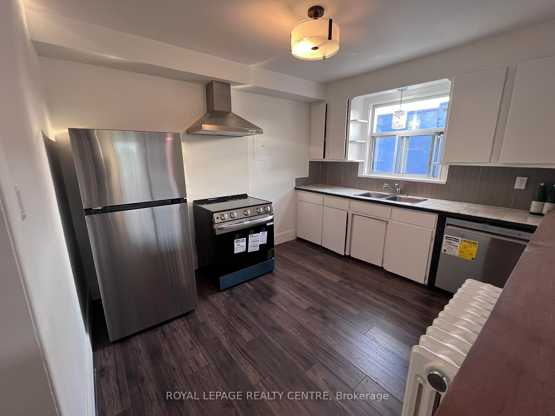 1-3351 Lake Shore Boulevard W, Toronto, ON - Indoor Photo Showing Kitchen With Double Sink