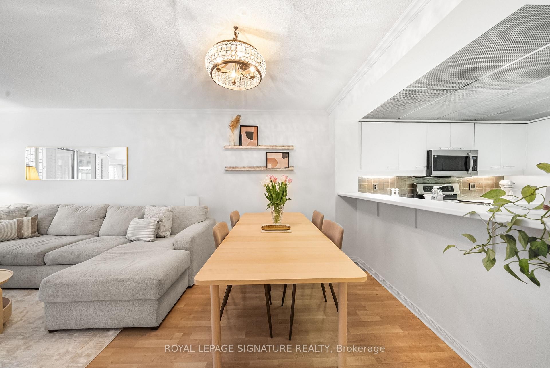 206-18 Hollywood Avenue, Toronto, ON - Indoor