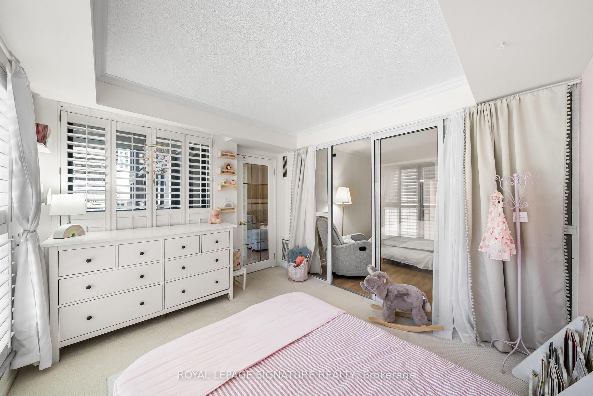 206-18 Hollywood Avenue, Toronto, ON - Indoor Photo Showing Bedroom