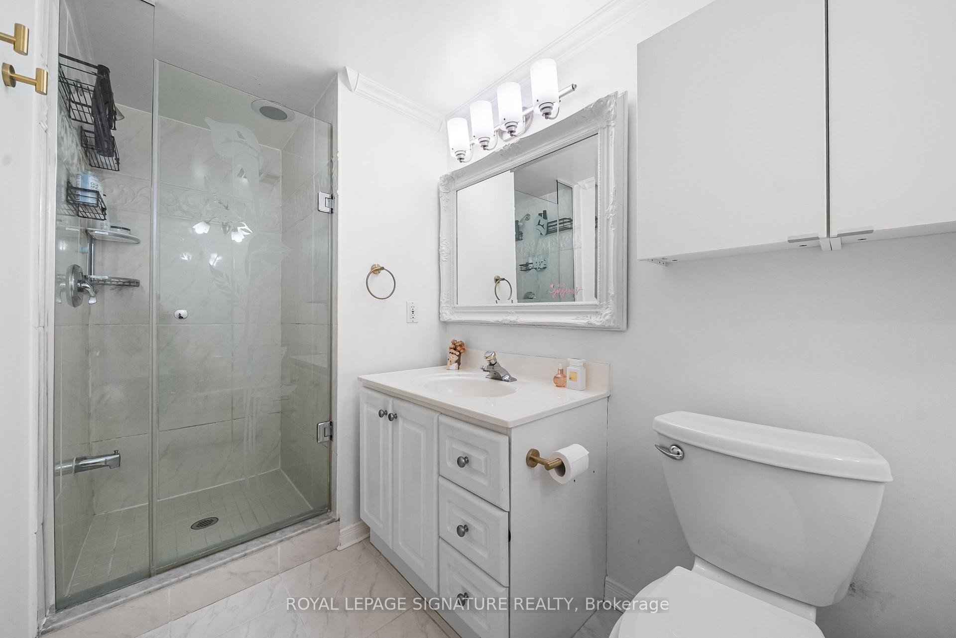 206-18 Hollywood Avenue, Toronto, ON - Indoor Photo Showing Bathroom