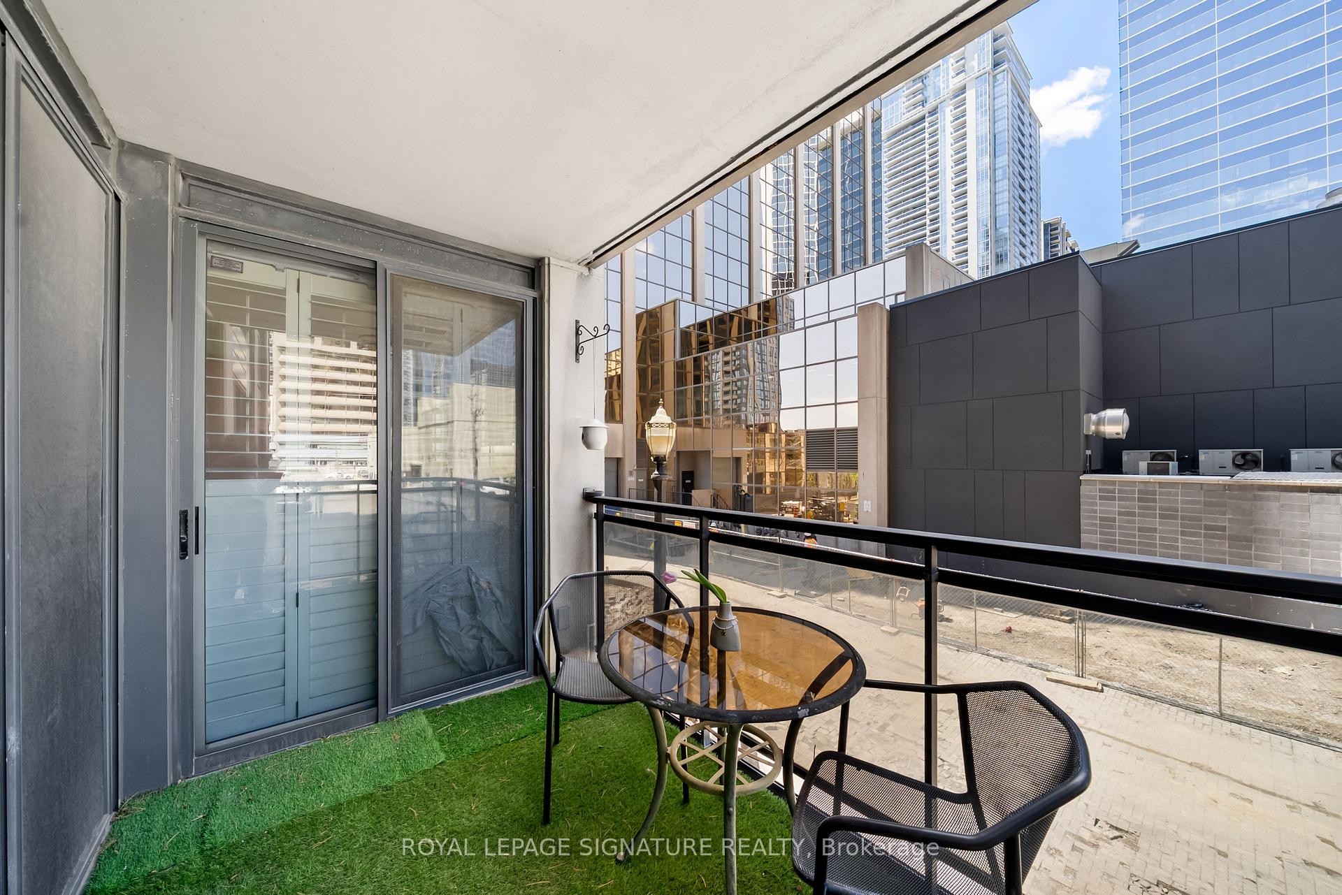 206-18 Hollywood Avenue, Toronto, ON - Photo Showing Other Room