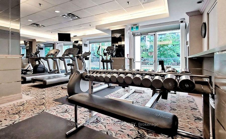 206-18 Hollywood Avenue, Toronto, ON - Indoor Photo Showing Gym Room