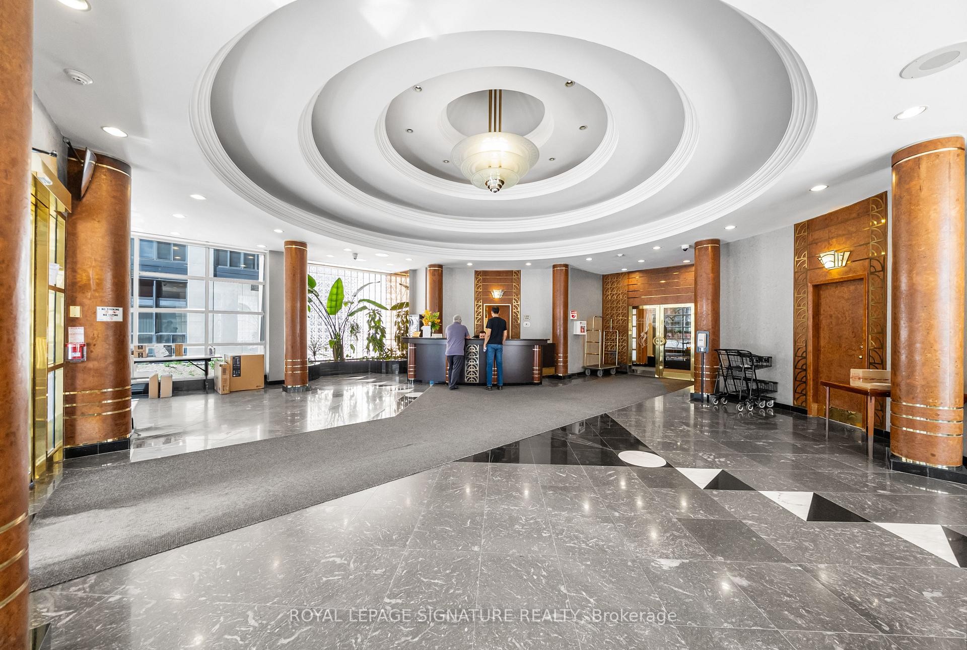 206-18 Hollywood Avenue, Toronto, ON - Indoor Photo Showing Other Room