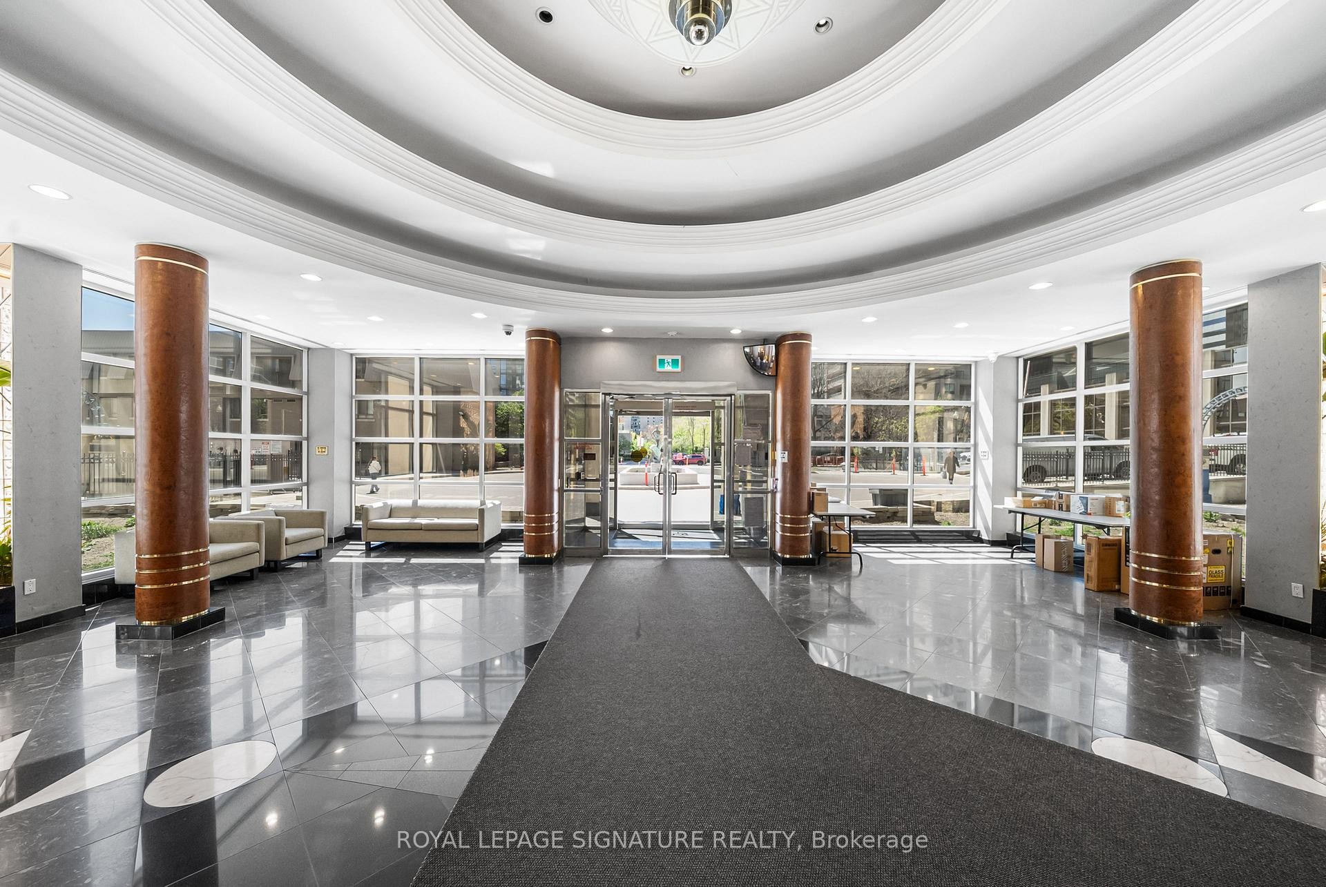 206-18 Hollywood Avenue, Toronto, ON - Indoor Photo Showing Other Room