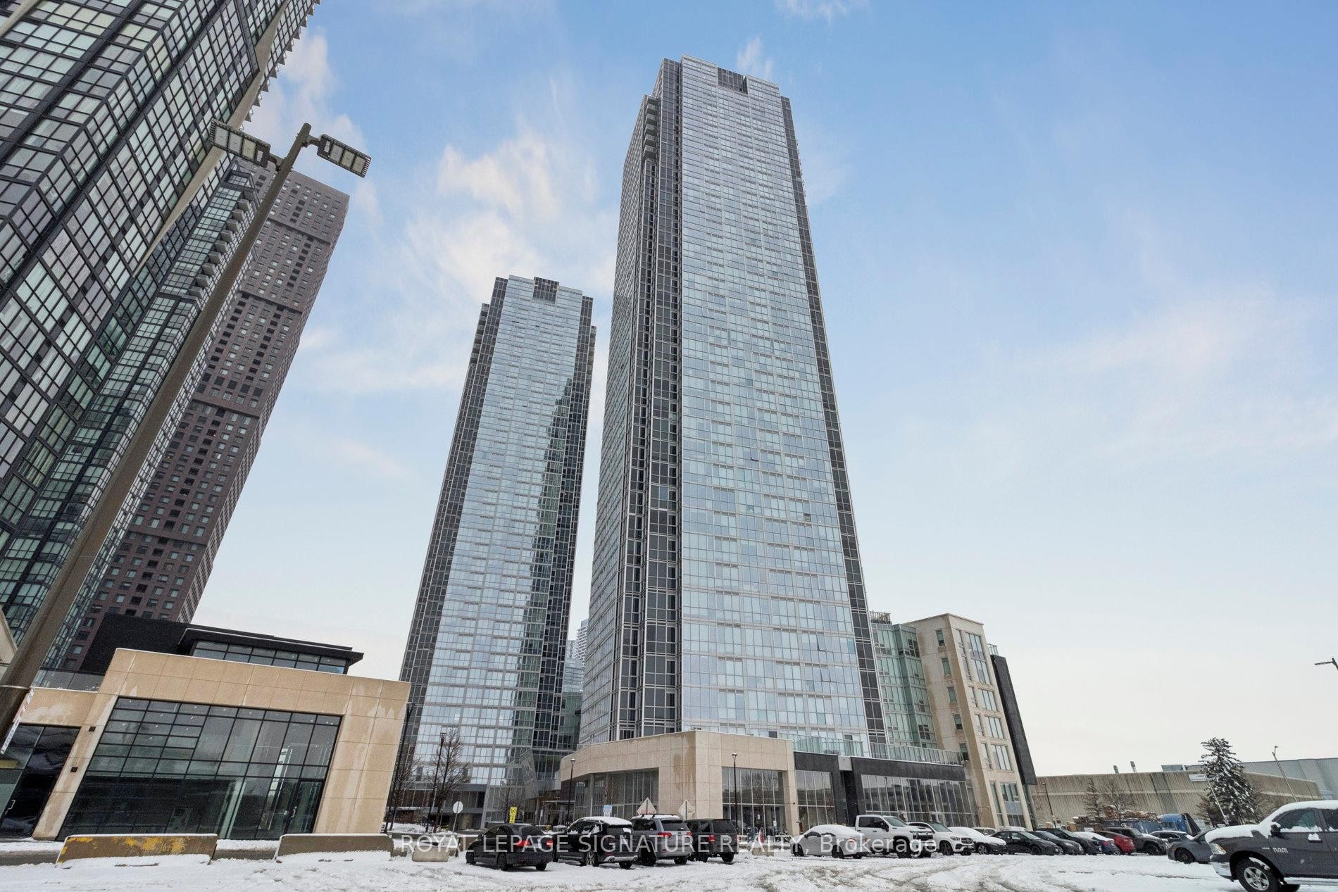 525-2908 Hwy 7 N/A, Vaughan, ON - Outdoor With Facade