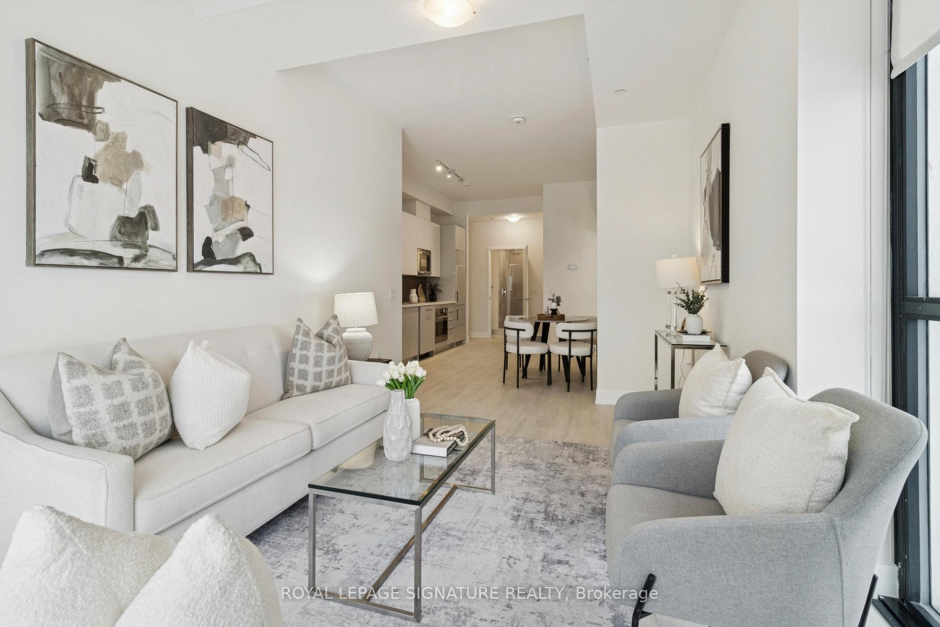 525-2908 Hwy 7 N/A, Vaughan, ON - Indoor Photo Showing Living Room