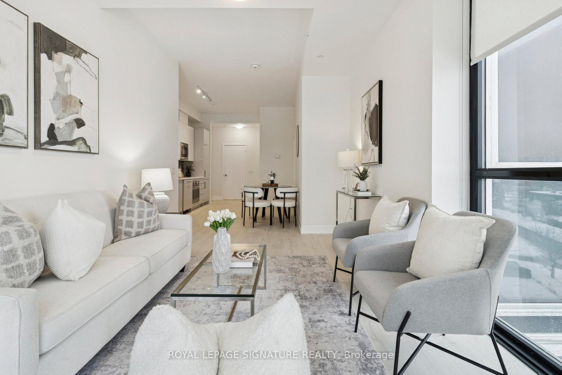 525-2908 Hwy 7 N/A, Vaughan, ON - Indoor Photo Showing Living Room