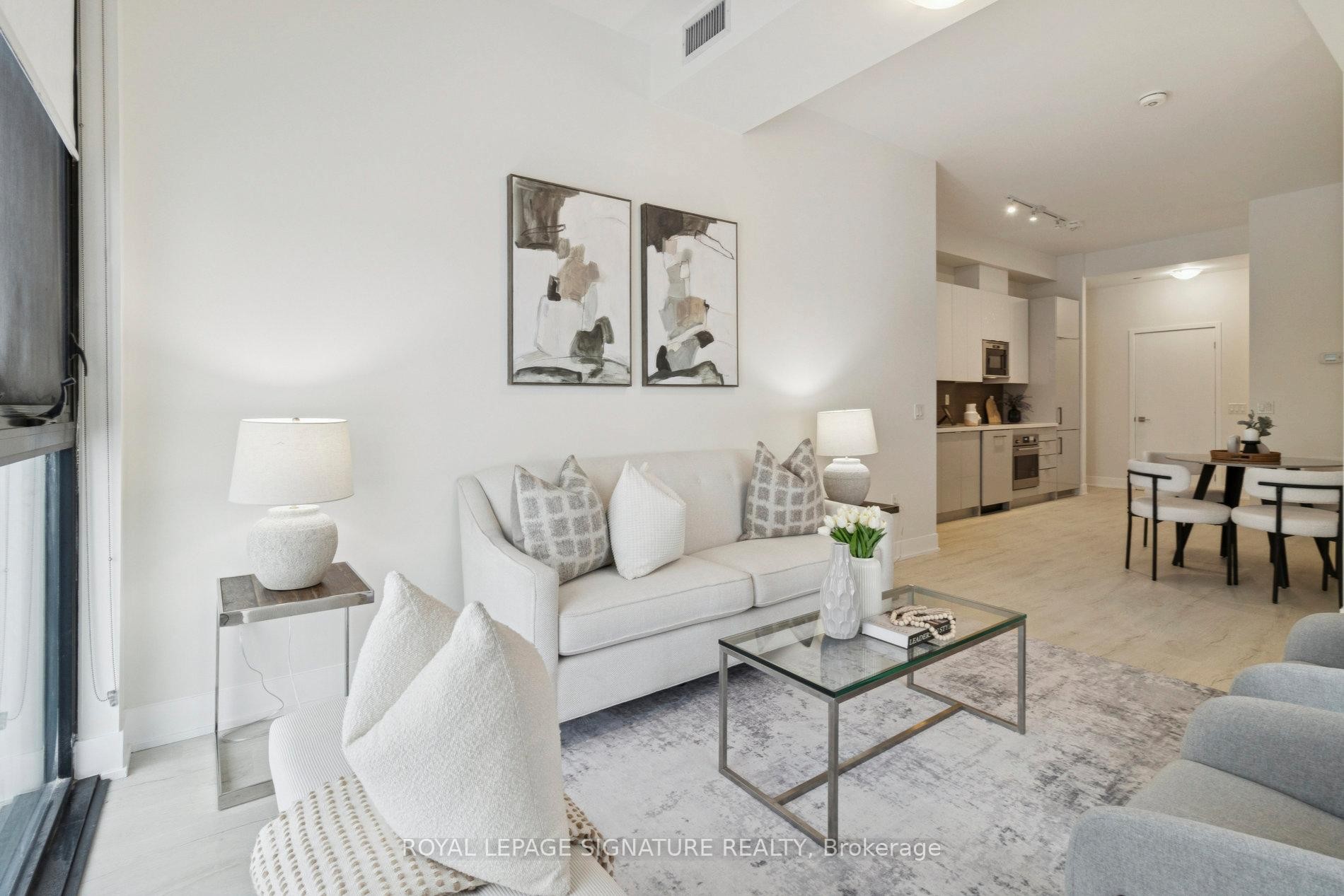 525-2908 Hwy 7 N/A, Vaughan, ON - Indoor Photo Showing Living Room