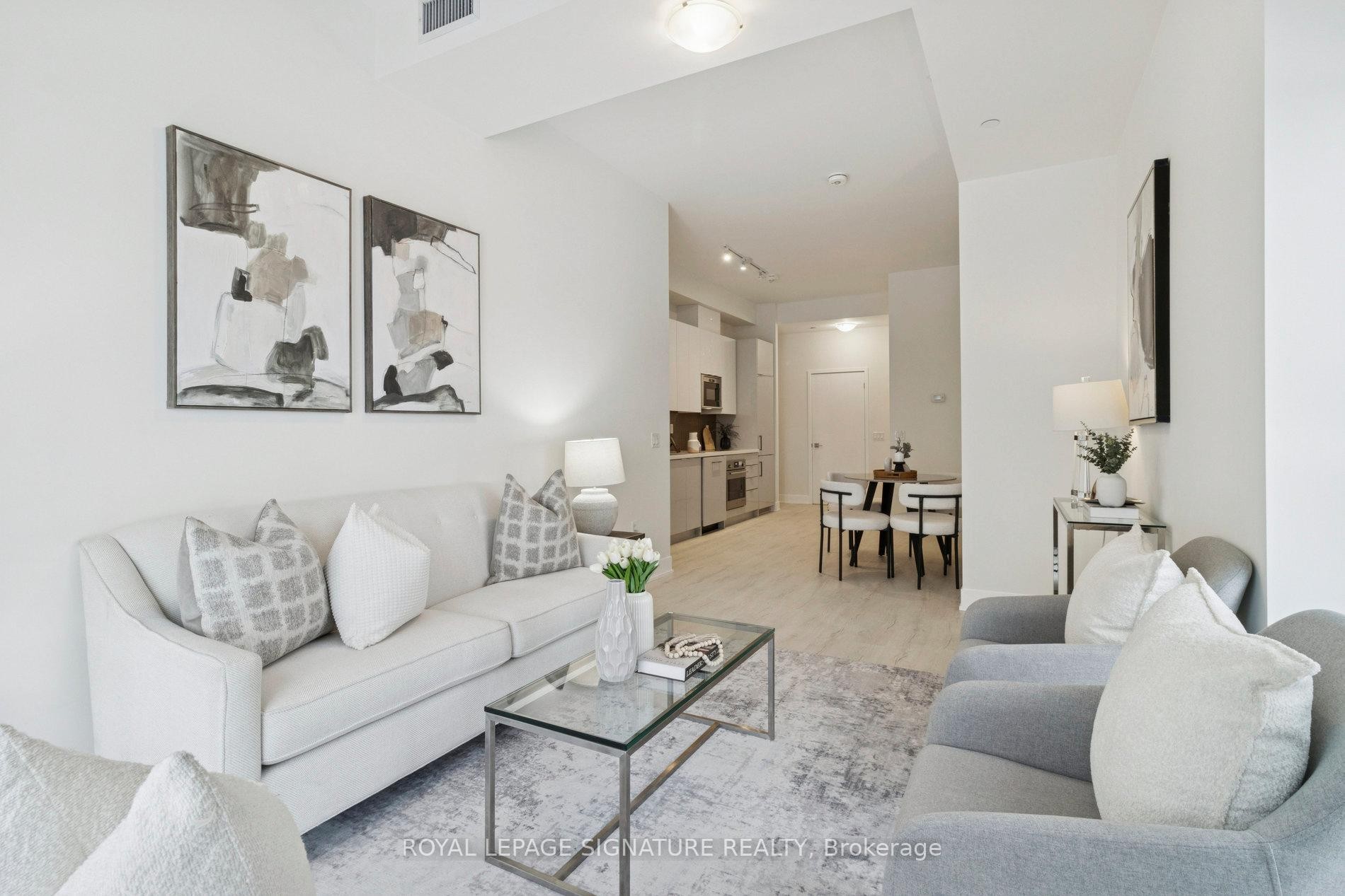 525-2908 Hwy 7 N/A, Vaughan, ON - Indoor Photo Showing Living Room