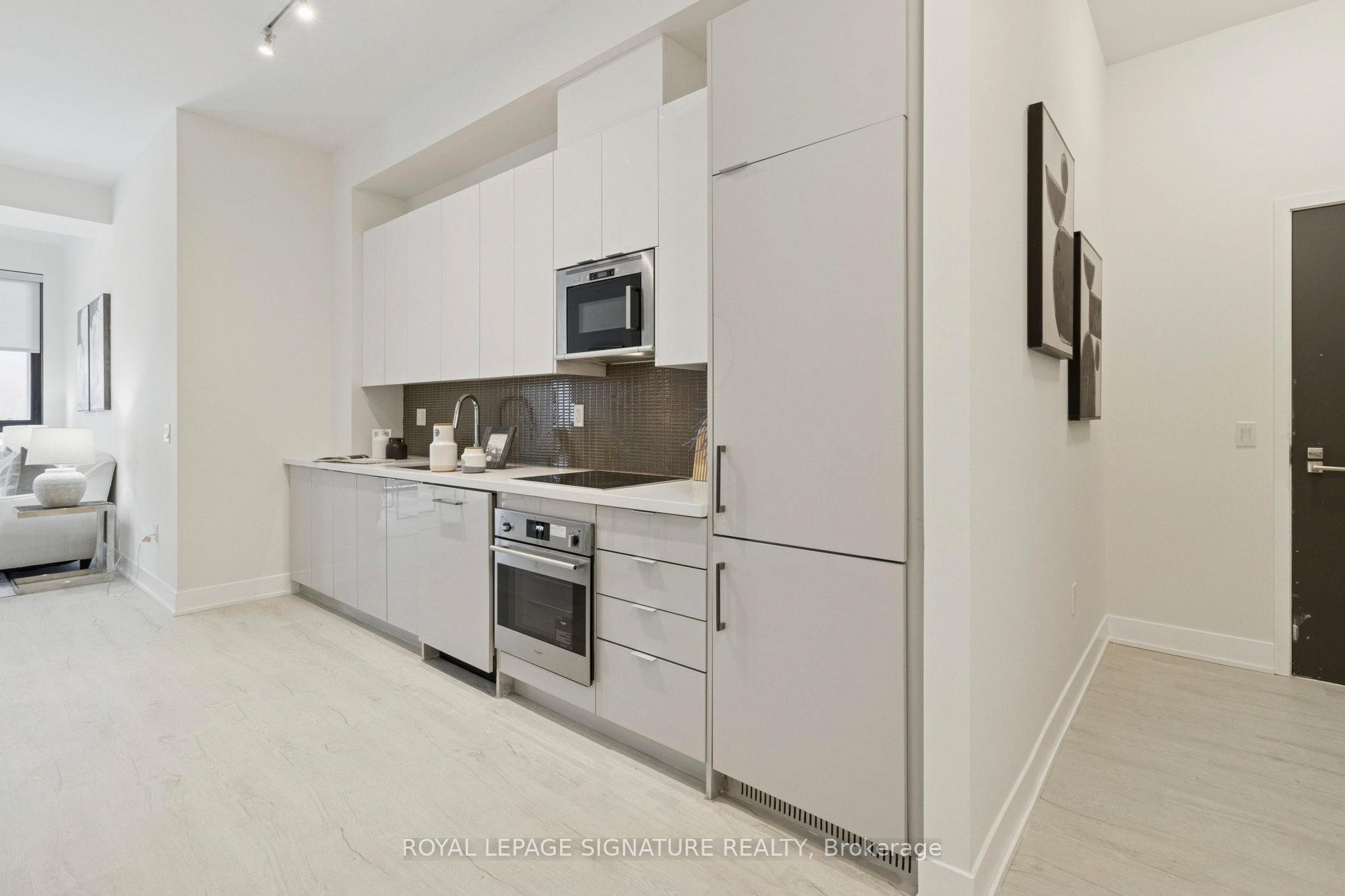 525-2908 Hwy 7 N/A, Vaughan, ON - Indoor Photo Showing Kitchen