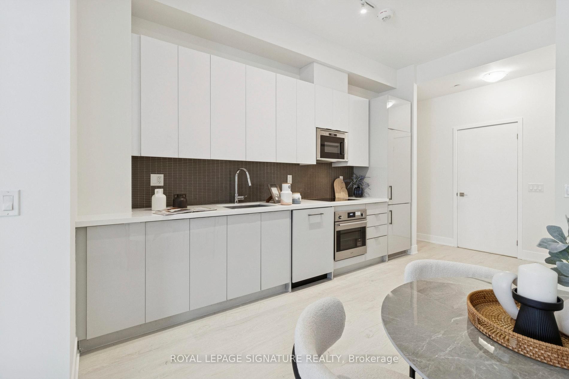 525-2908 Hwy 7 N/A, Vaughan, ON - Indoor Photo Showing Kitchen