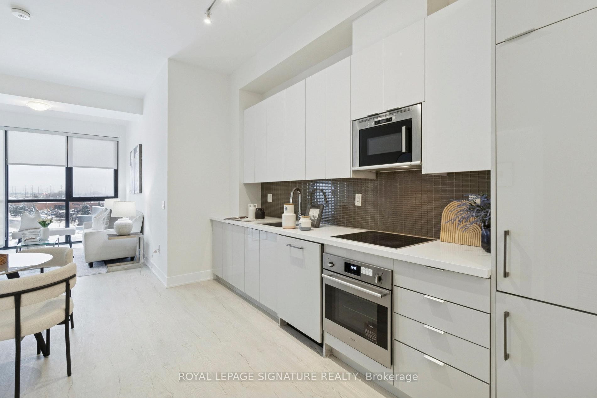 525-2908 Hwy 7 N/A, Vaughan, ON - Indoor Photo Showing Kitchen